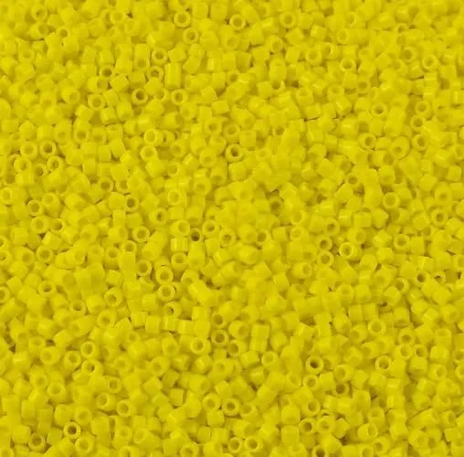 Miyuki Delica Seed Beads 11/0, Giallo Opaco DB0721, 5g, Glass - immagine 1