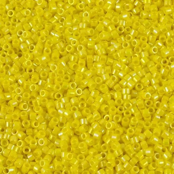 Miyuki Delica Seed Beads 11/0, Giallo Opaco AB (#DB0160), 5g, Japanese Glass - immagine 1