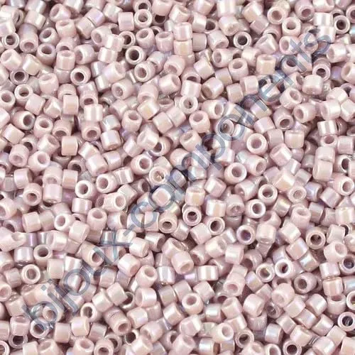 Miyuki Delica Seed Beads 11/0, Opaque Lilac AB (#DB0158), 5g, Glass - immagine 1