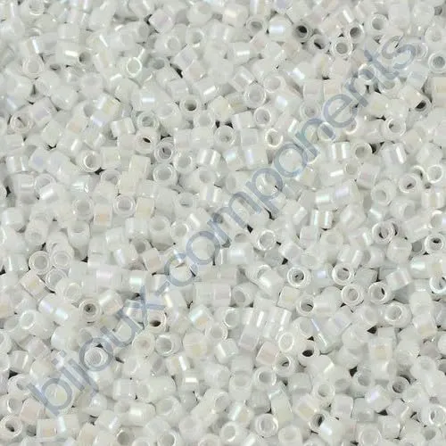 Miyuki Delica Seed Beads 11/0, Bianco Opaco AB #DB0202, 5g - immagine 1