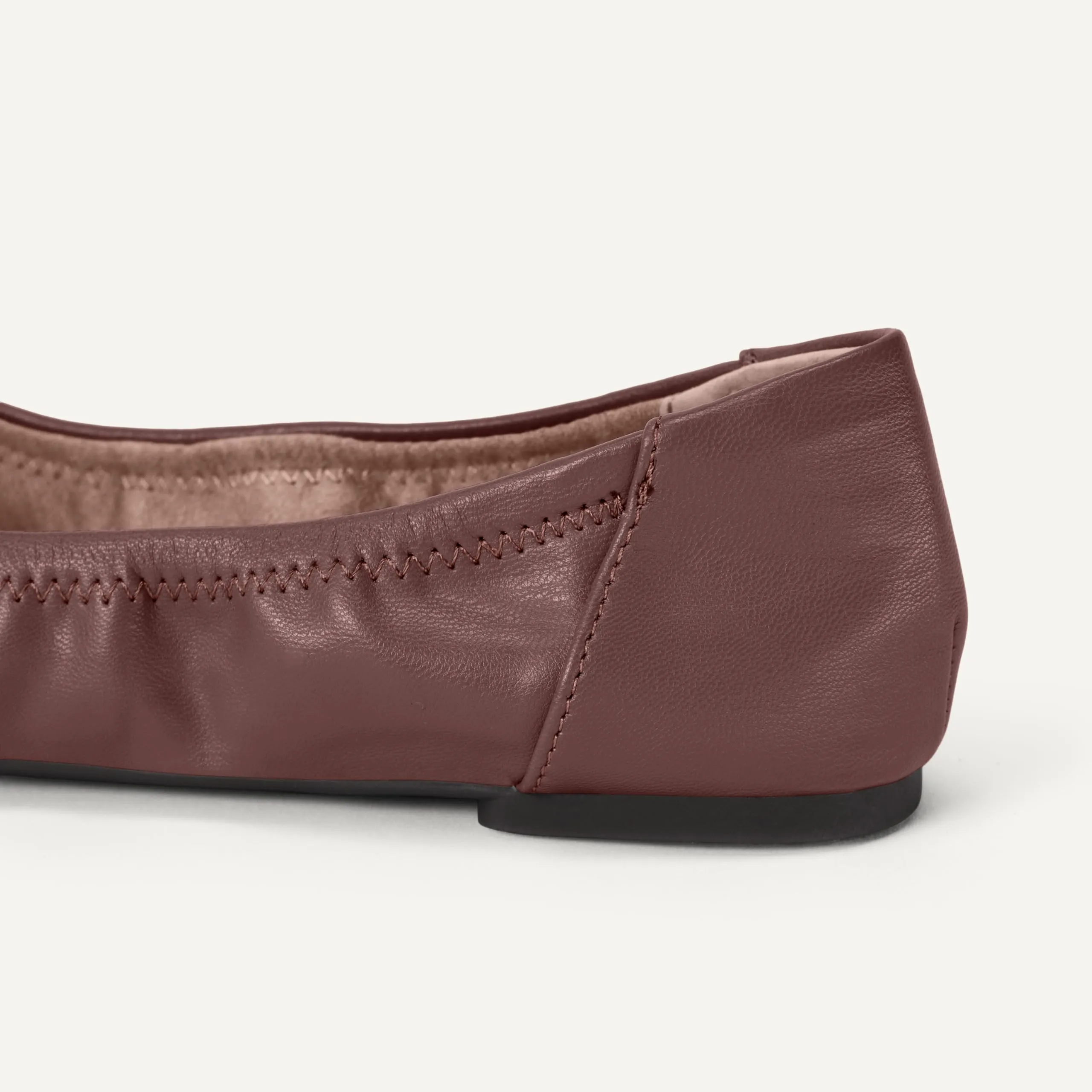 Amazon Essentials Ballerine Slip-on Donna, Marrone Intenso, 36 EU Larga - immagine 5