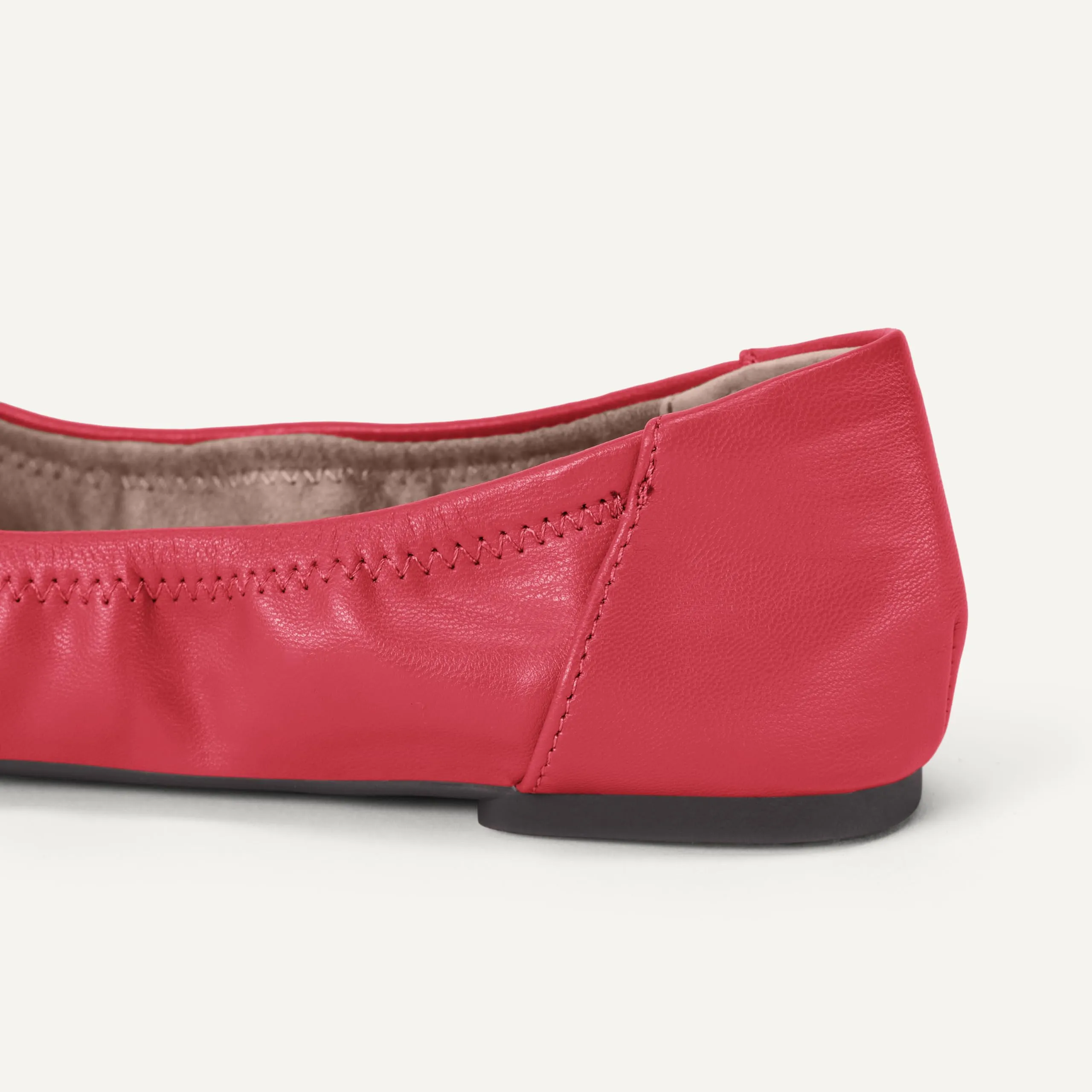 Amazon Essentials Ballerine Slip-on Donna, Rosso Papavero Brillante, 39.5 EU - immagine 5