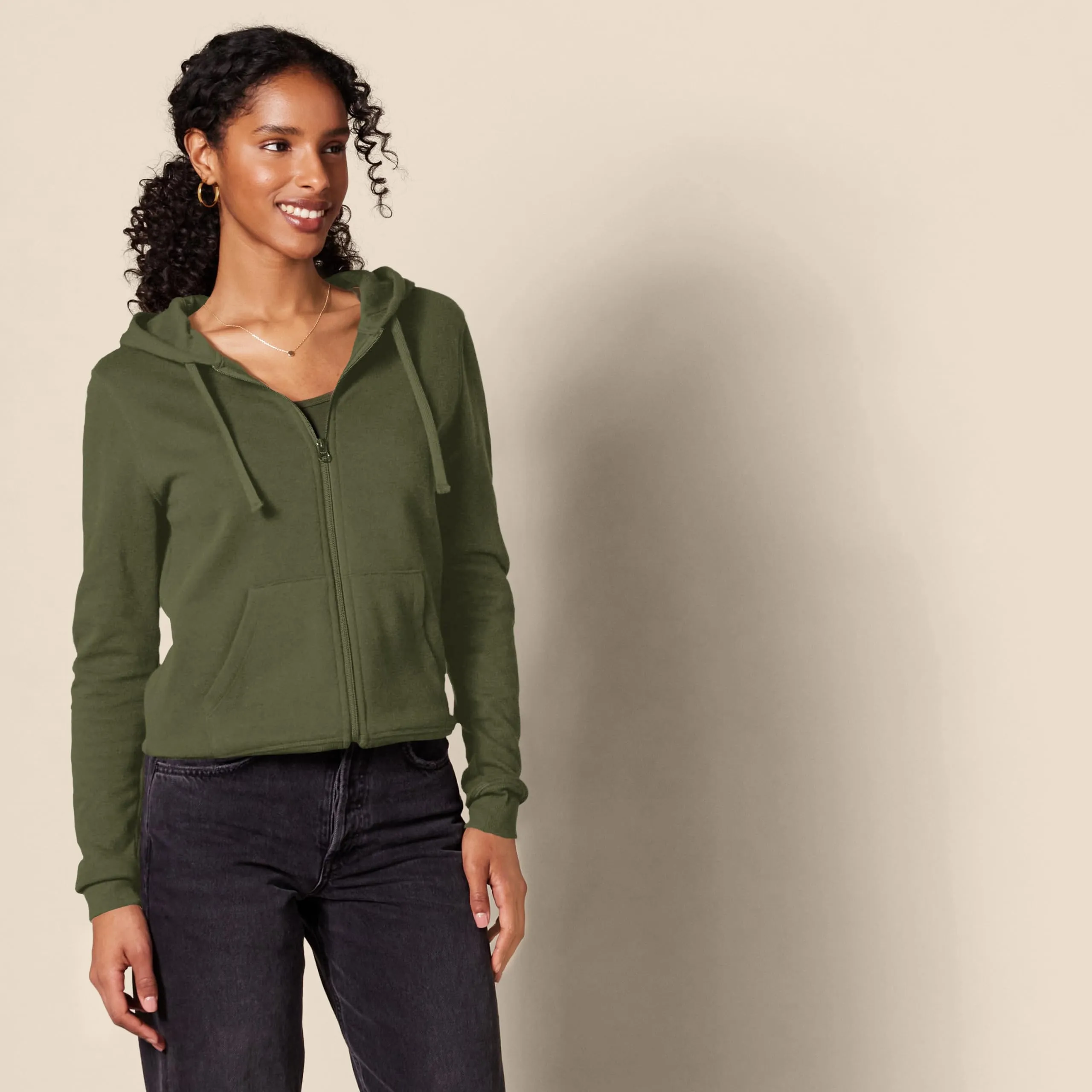 Amazon Essentials Felpa con Cappuccio da Donna in Pile di Spugna Francese con Zip Intera, Verde Oliva Scuro, M - immagine 3