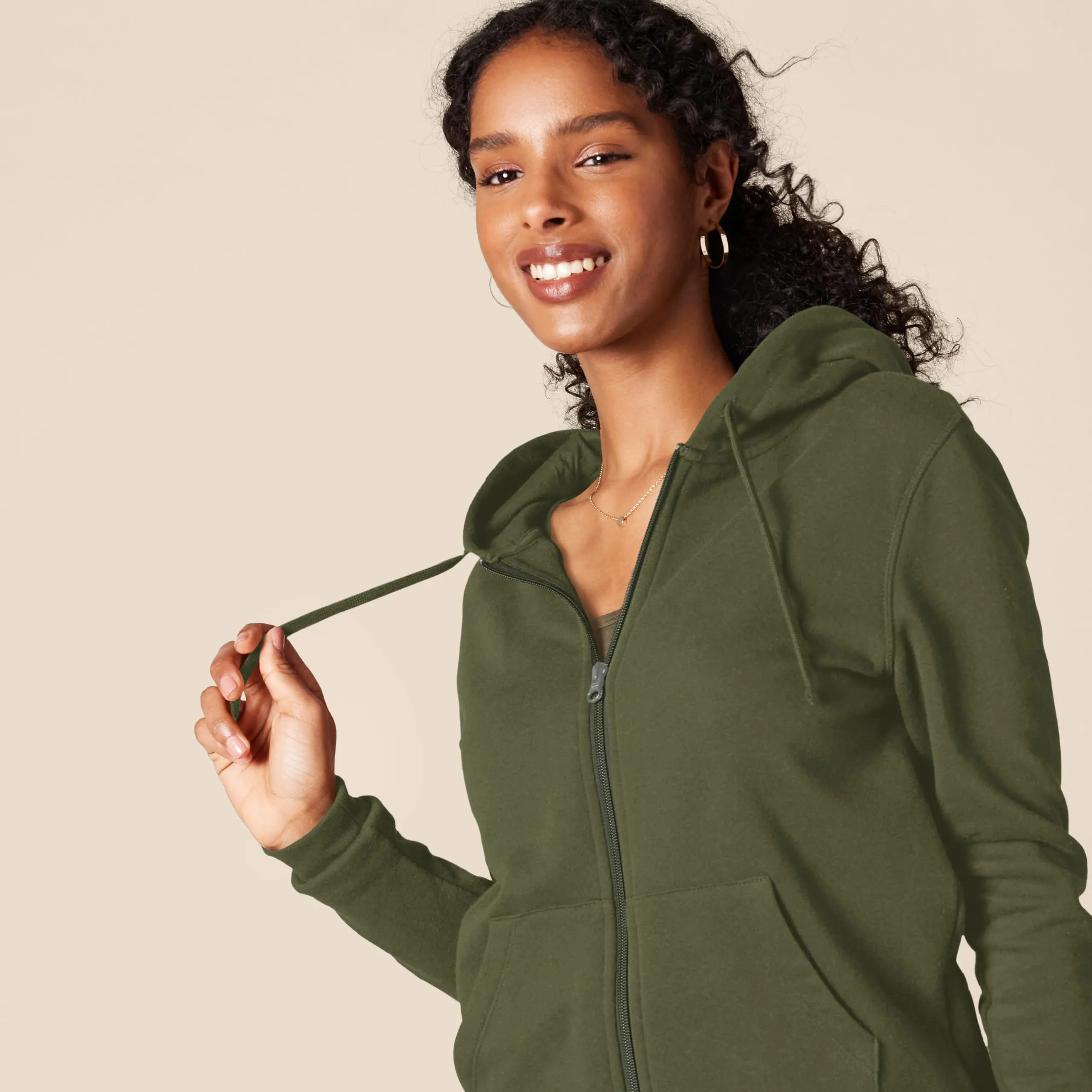 Amazon Essentials Felpa con Cappuccio e Zip Intera da Donna, Verde Oliva Scuro, L - immagine 4