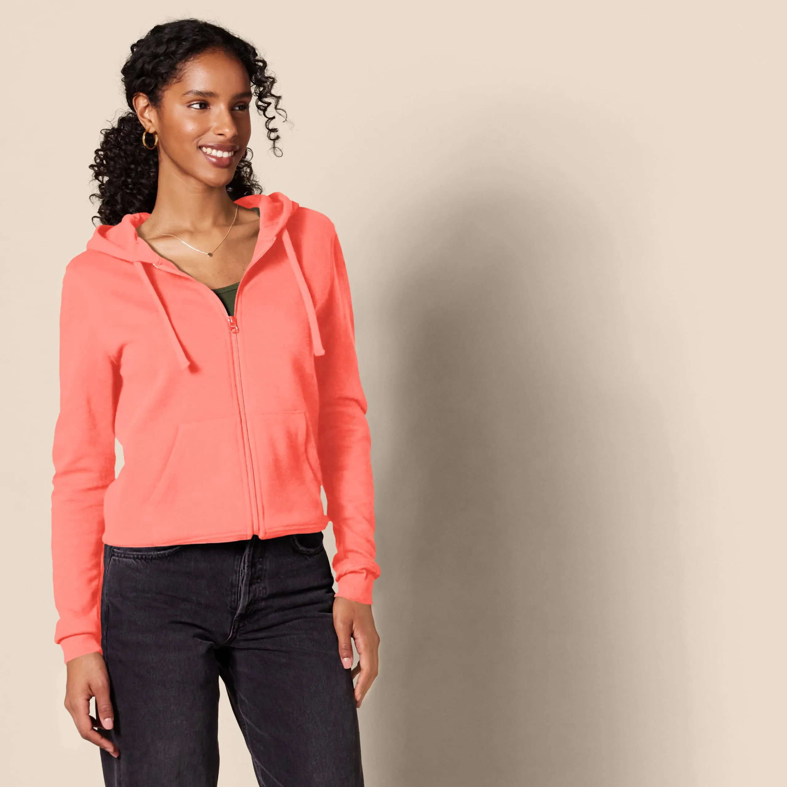 Amazon Essentials Felpa con cappuccio da donna in pile e spugna francese con zip intera, Rosa Corallo, S - immagine 3