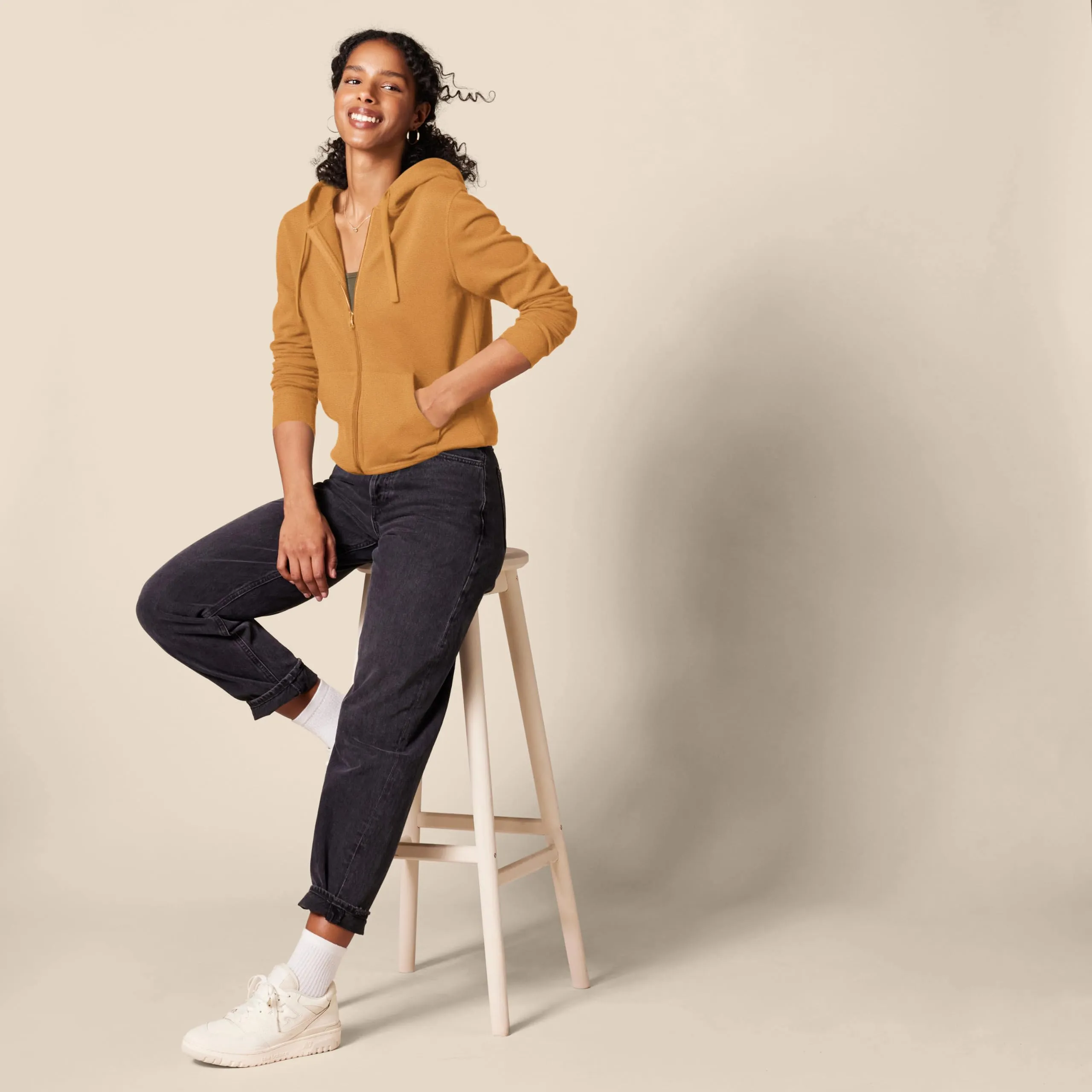 Amazon Essentials Felpa con Cappuccio e Zip Intera da Donna, Cammello Scuro, L - immagine 5