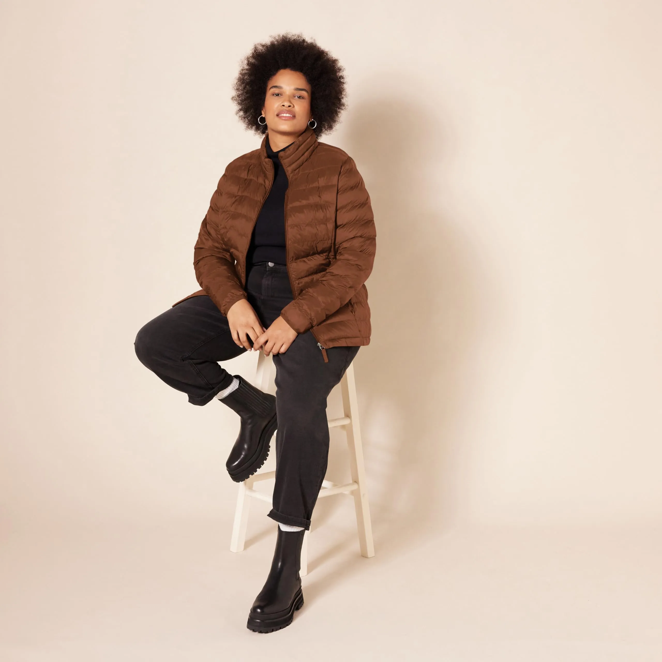 Amazon Essentials Piumino Leggero Resistente all'Acqua Ripiegabile Donna, Marrone Toffee Scuro, XS - immagine 7