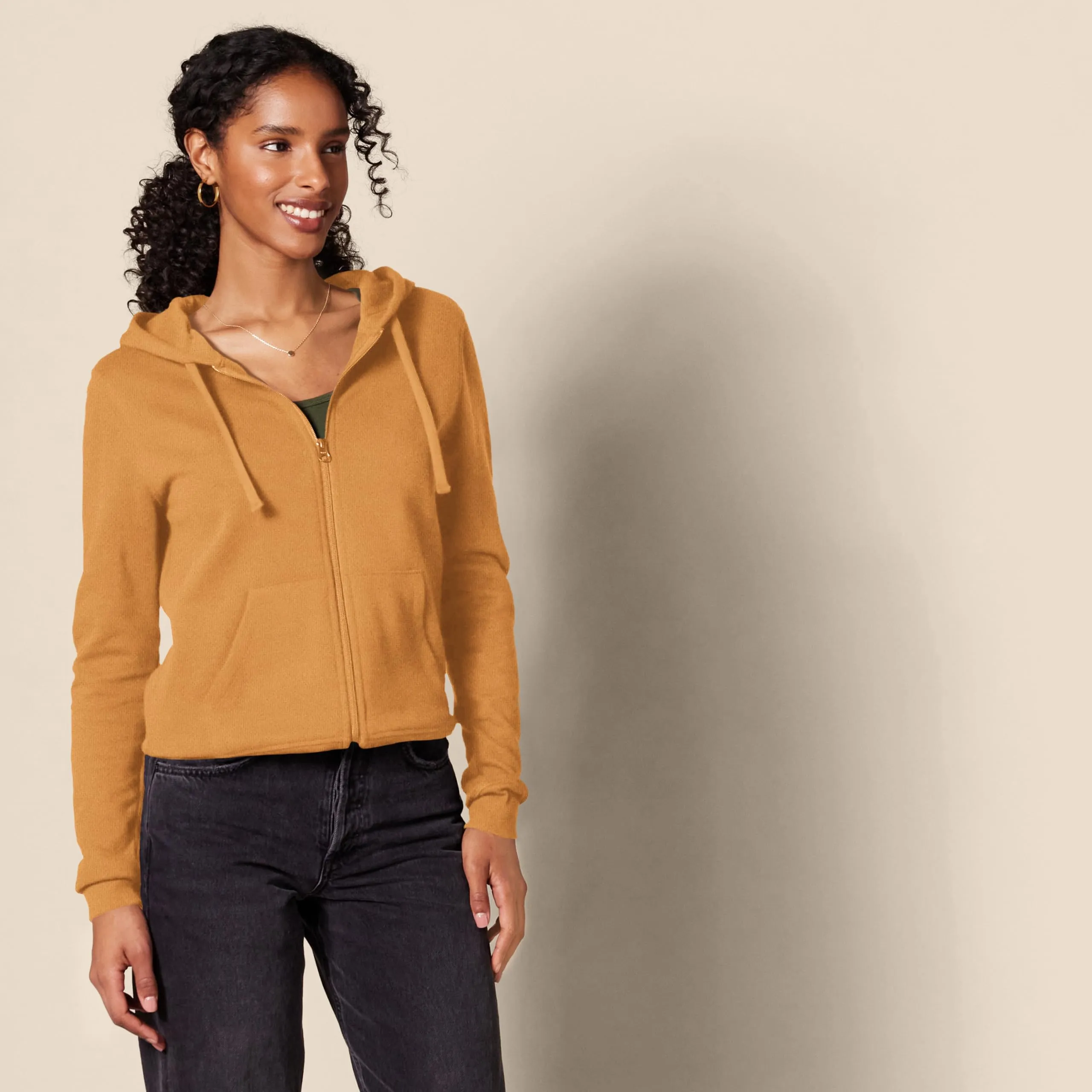 Amazon Essentials Felpa con Cappuccio da Donna in Pile di Spugna Francese con Zip Intera, Cammello Scuro, M - immagine 3