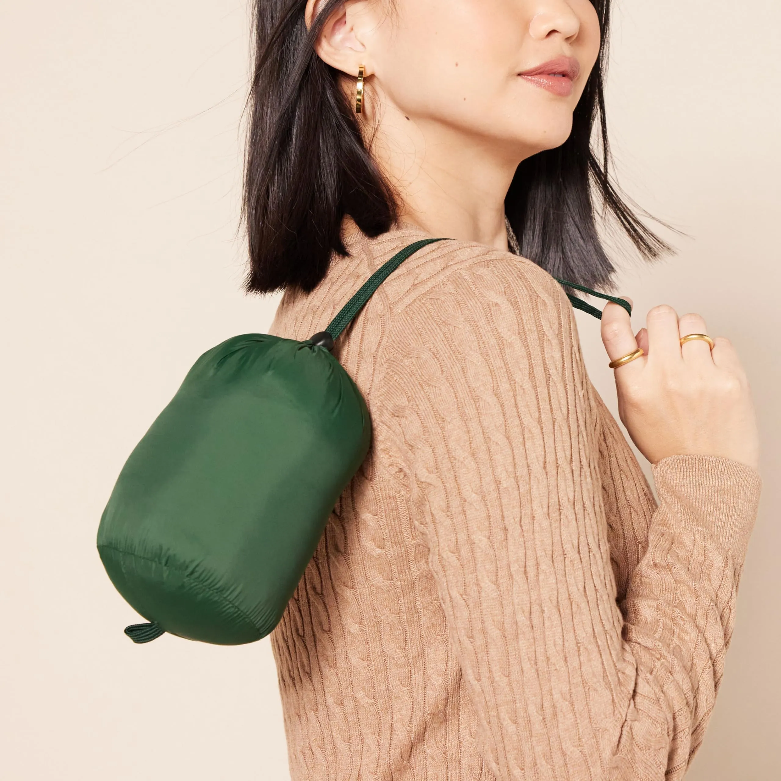 Amazon Essentials Piumino Leggero Resistente all'Acqua Ripiegabile Donna, Verde Scuro, S - immagine 4
