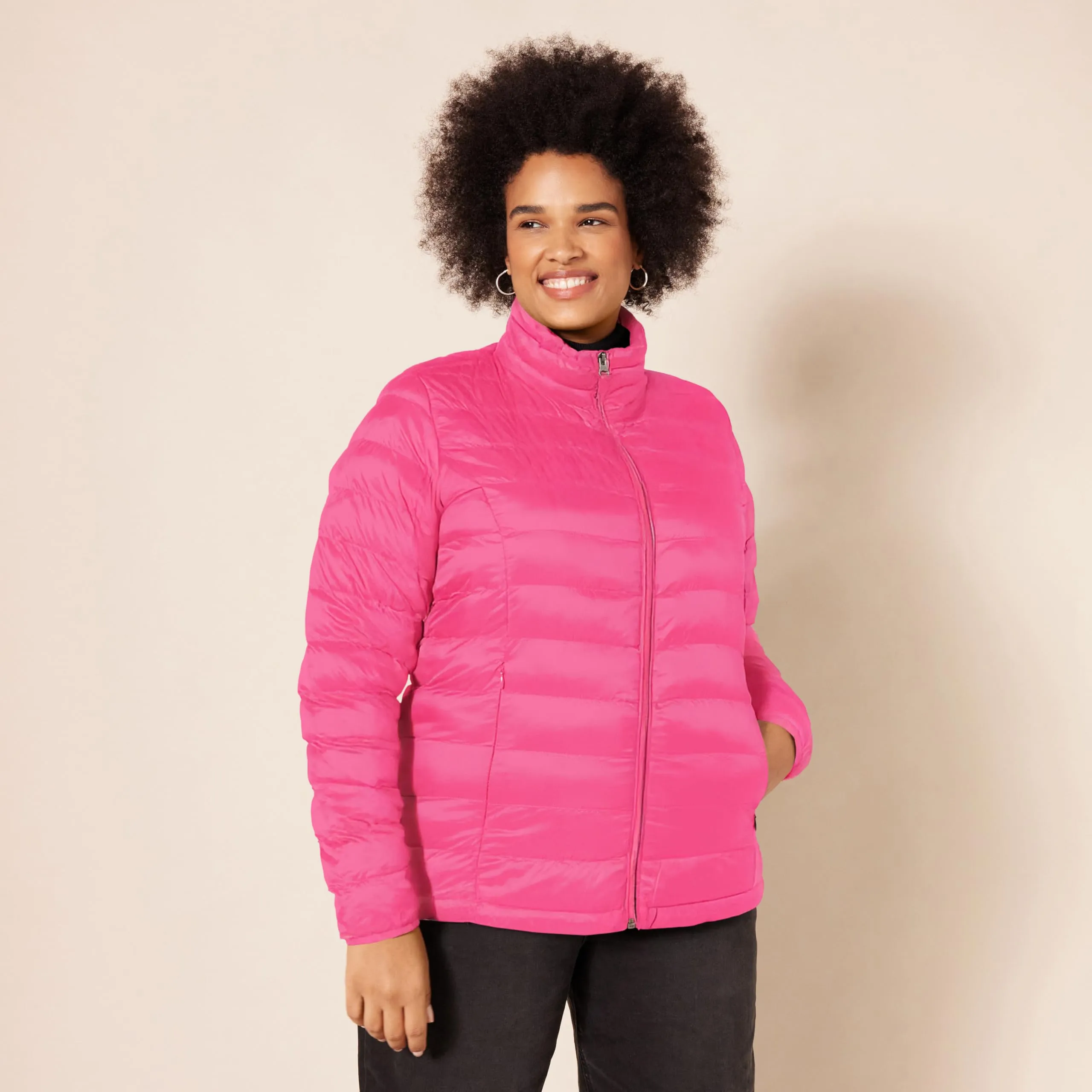 Amazon Essentials Piumino Leggero Resistente all'Acqua Ripiegabile Donna, Rosa Shocking, L - immagine 6