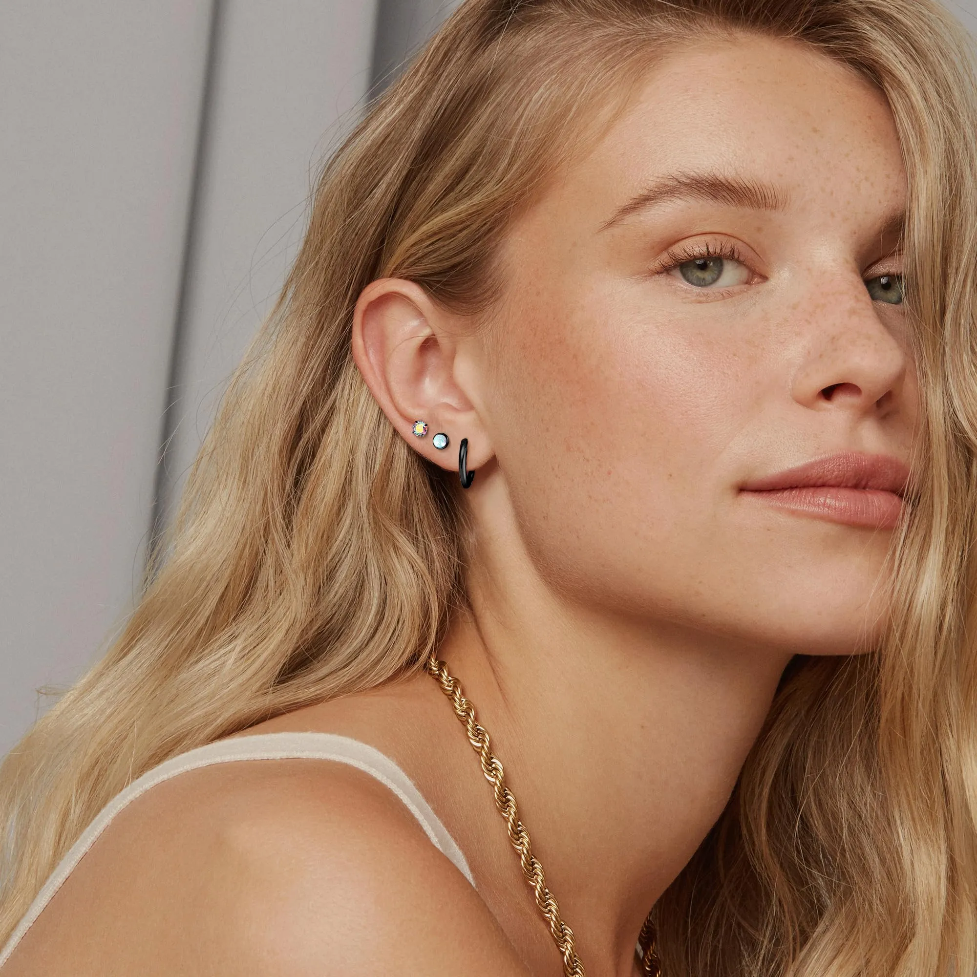 LOFITOR Set di 9 Paia di Orecchini in Titanio Ipoallergenici per Donne e Uomini, Cerchi e Stud per Helix, Trago e Conch (Argento, Oro, Nero) - immagine 2
