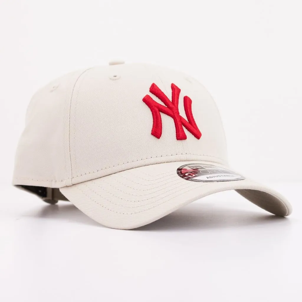 New Era New York Yankees MLB League Essential 9Forty Adjustable Hat - Beige Rosso - immagine 2
