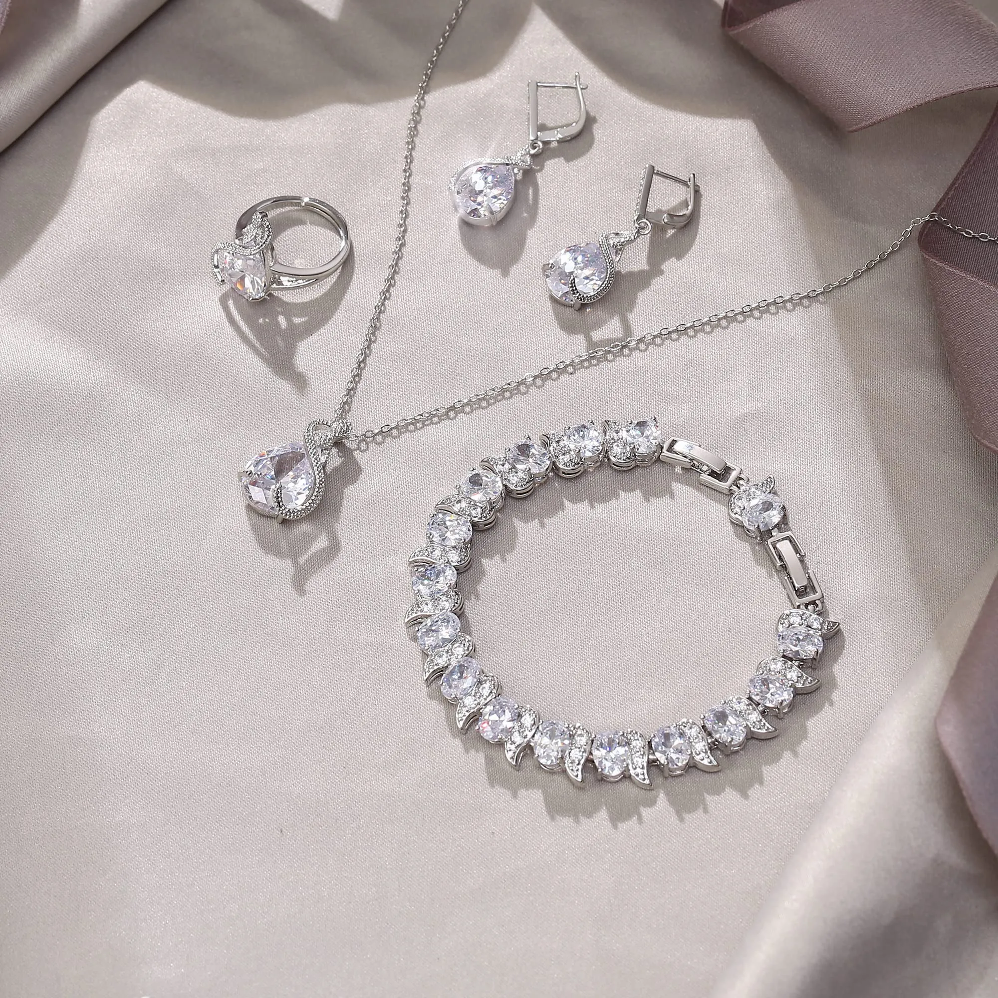EVER FAITH Set di Gioielli Goccia Zirconia Cubica per Sposa e Damigella d'Onore - Collana, Orecchini, Bracciale Tennis e Anello Aperto, Argento Fondo Trasparente - immagine 4