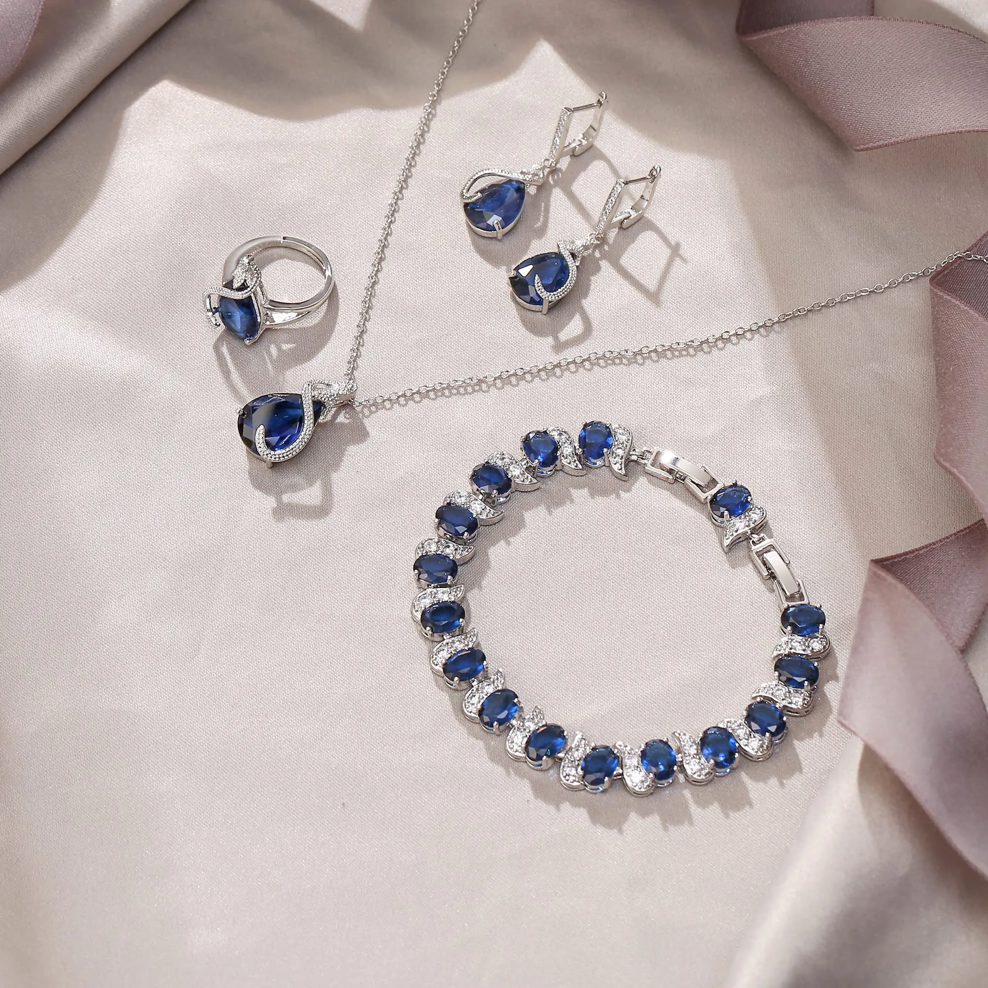 Ever Faith Set di gioielli in zirconia cubica con zaffiro, collana, orecchini, bracciale e anello, Blu Argento - immagine 4