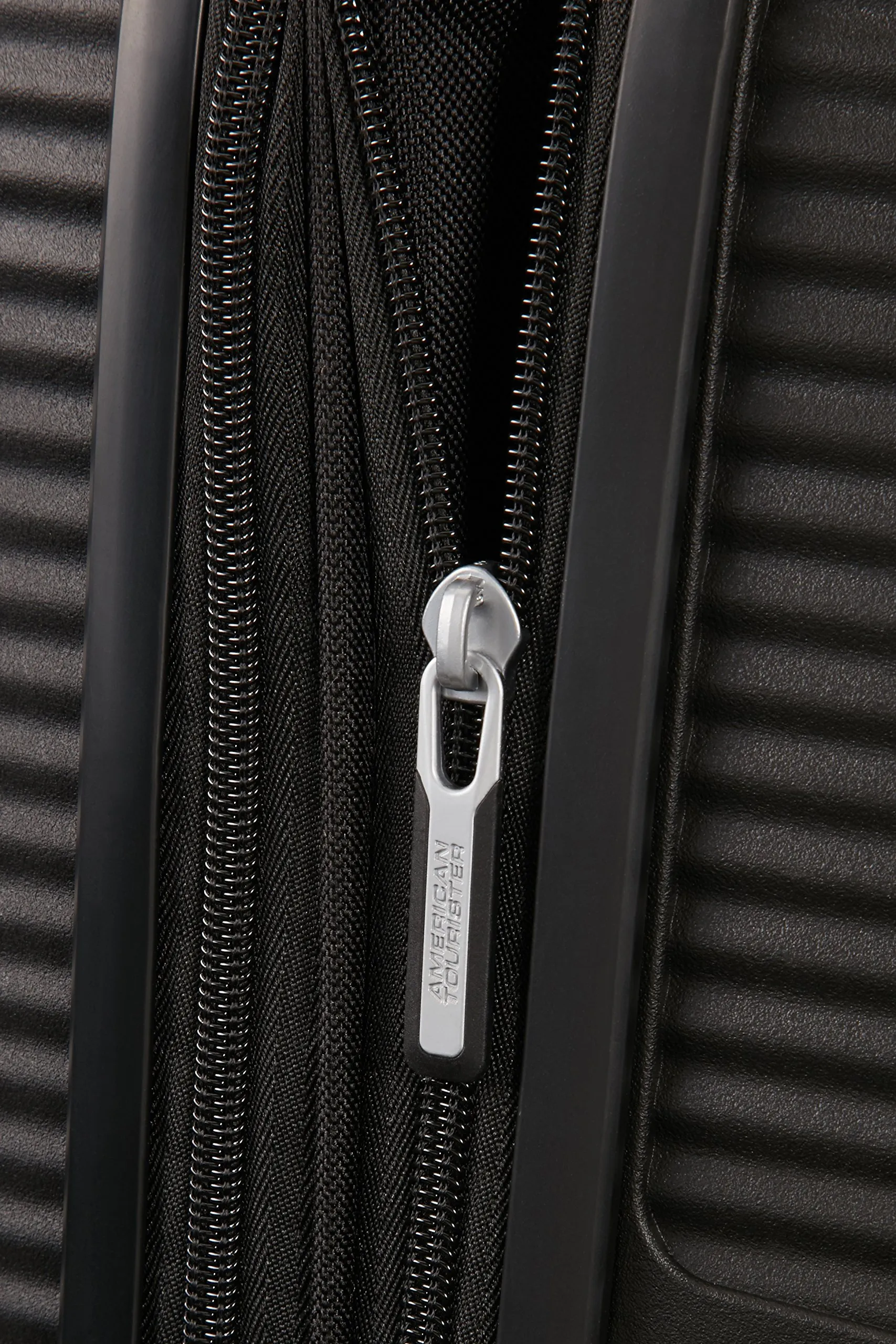 American Tourister Soundbox Trolley 67 cm - Nero Bass - immagine 10