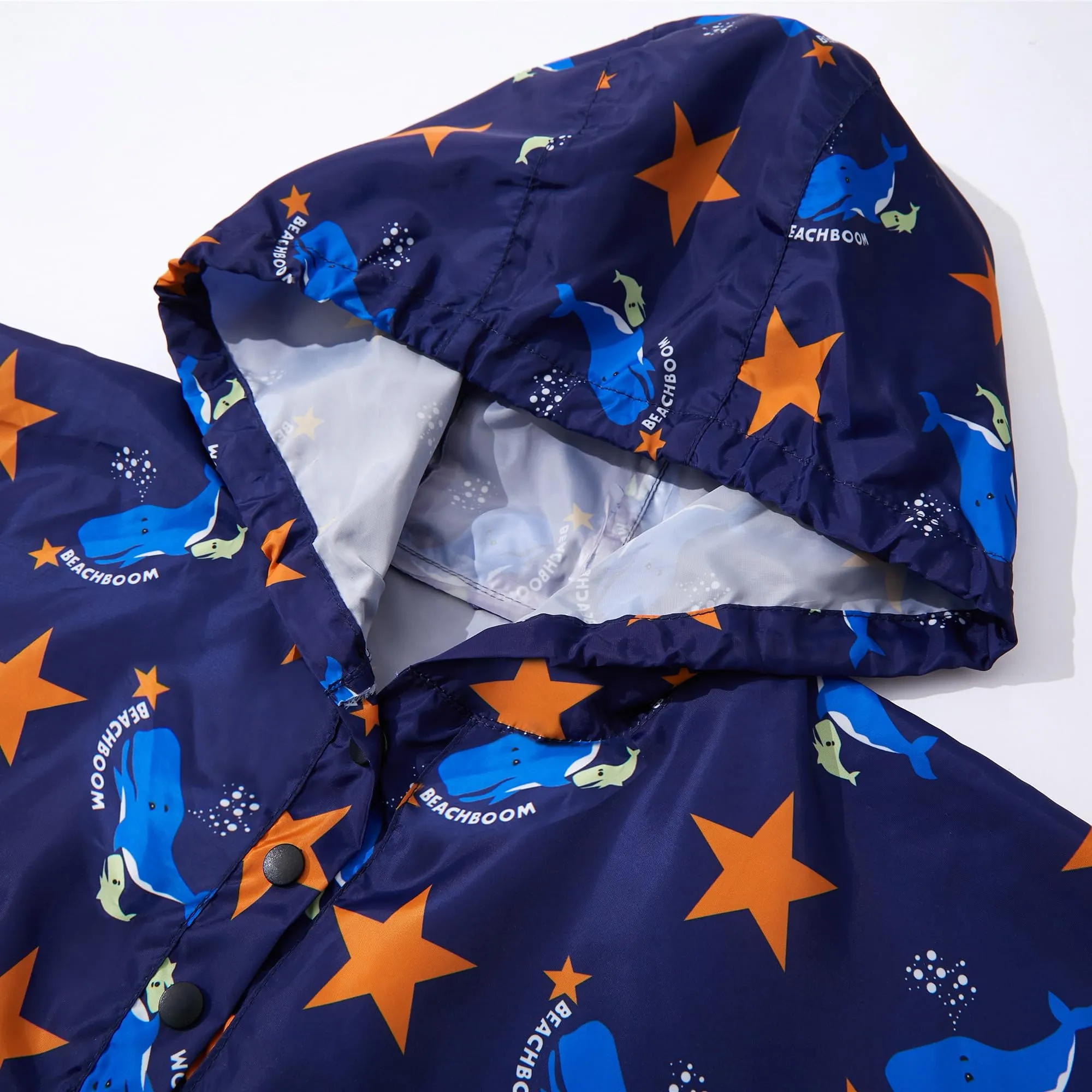 QIKADO Poncho Antipioggia Bambino con Cappuccio e Bottoni, Stelle e Balene, XL, 8-12 anni - immagine 4