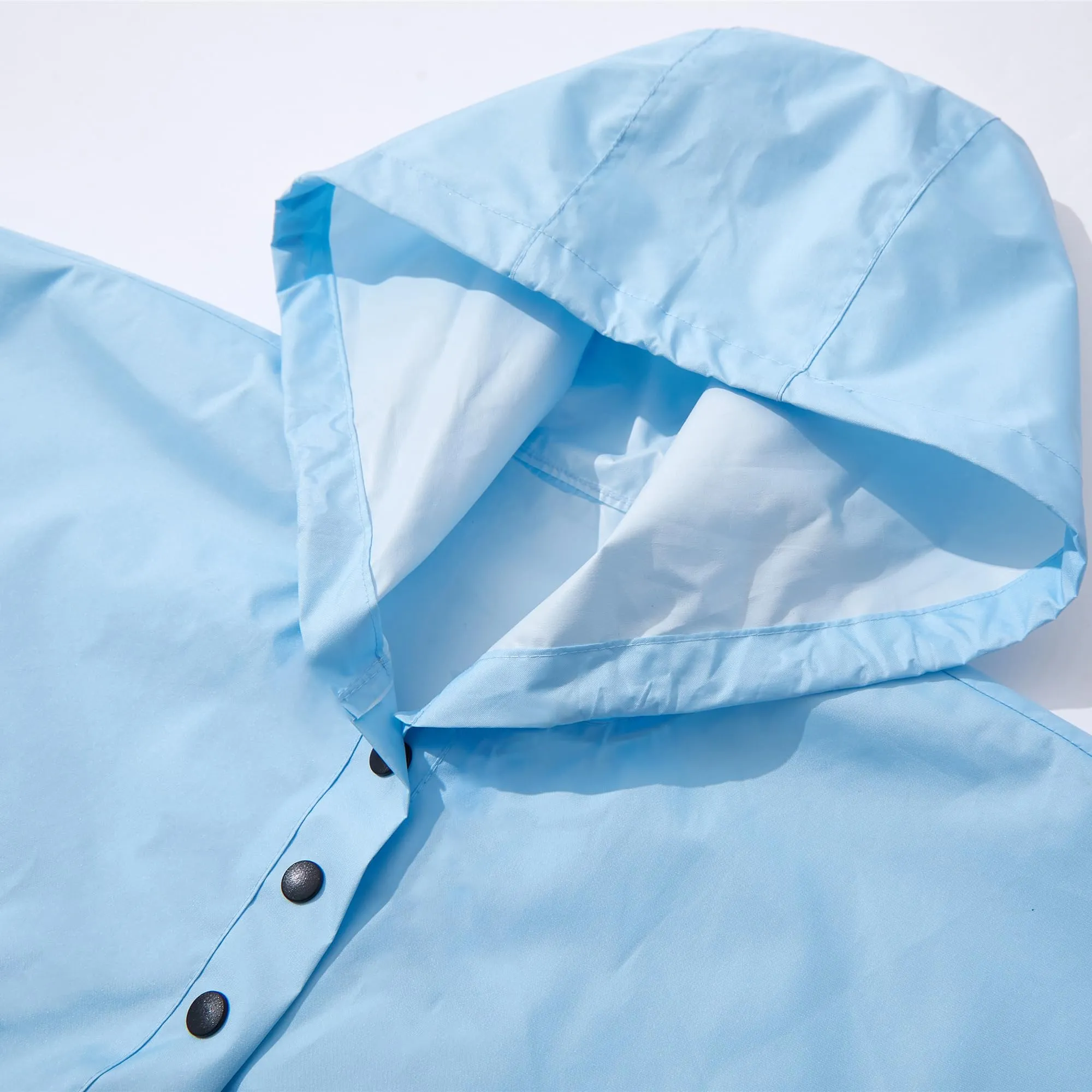 QIKADO Poncho Antipioggia Bambino con Cappuccio e Bottoni, Azzurro, XL (8-12 anni) - immagine 2