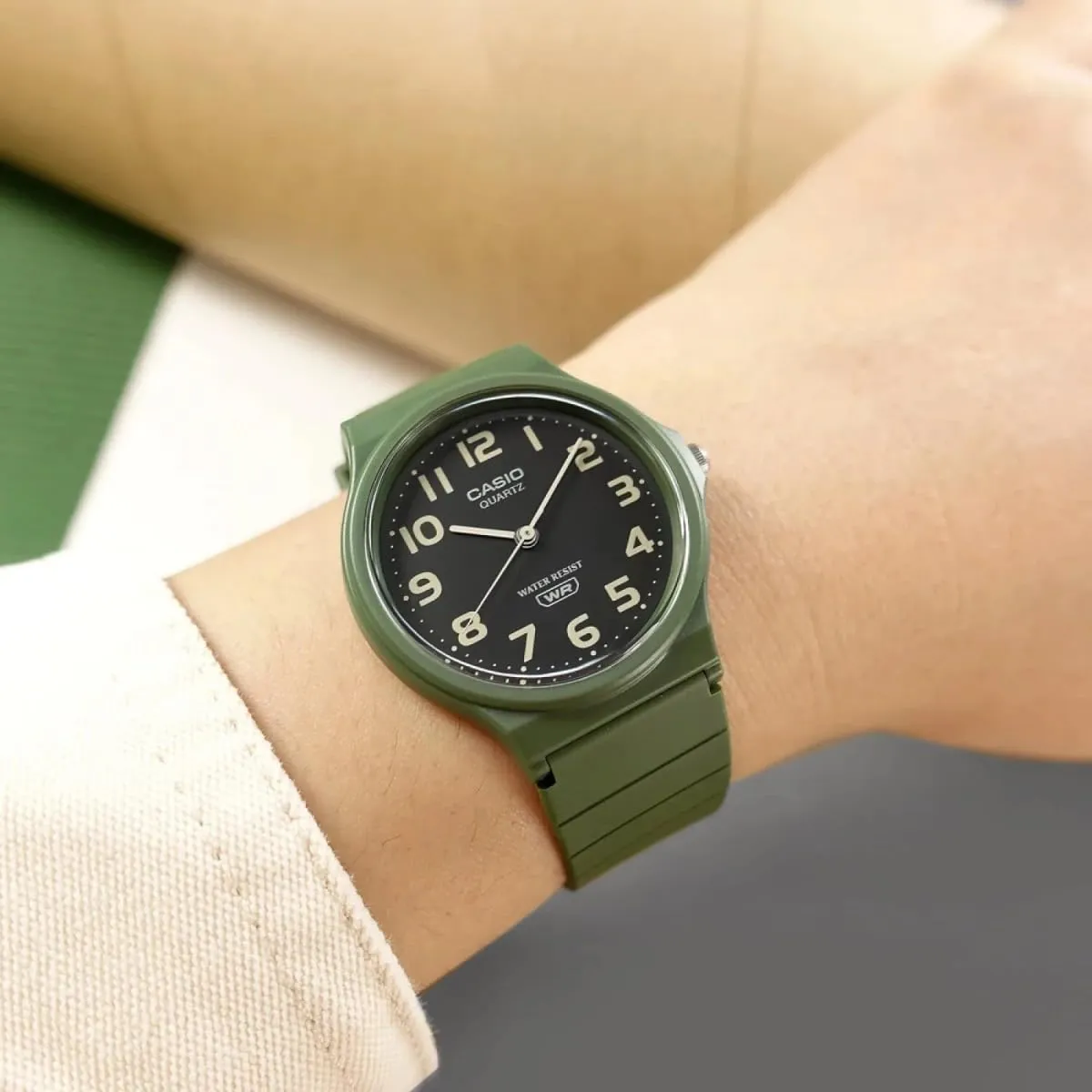 Casio MQ-24UC-3BDF Orologio analogico verde/nero - immagine 5