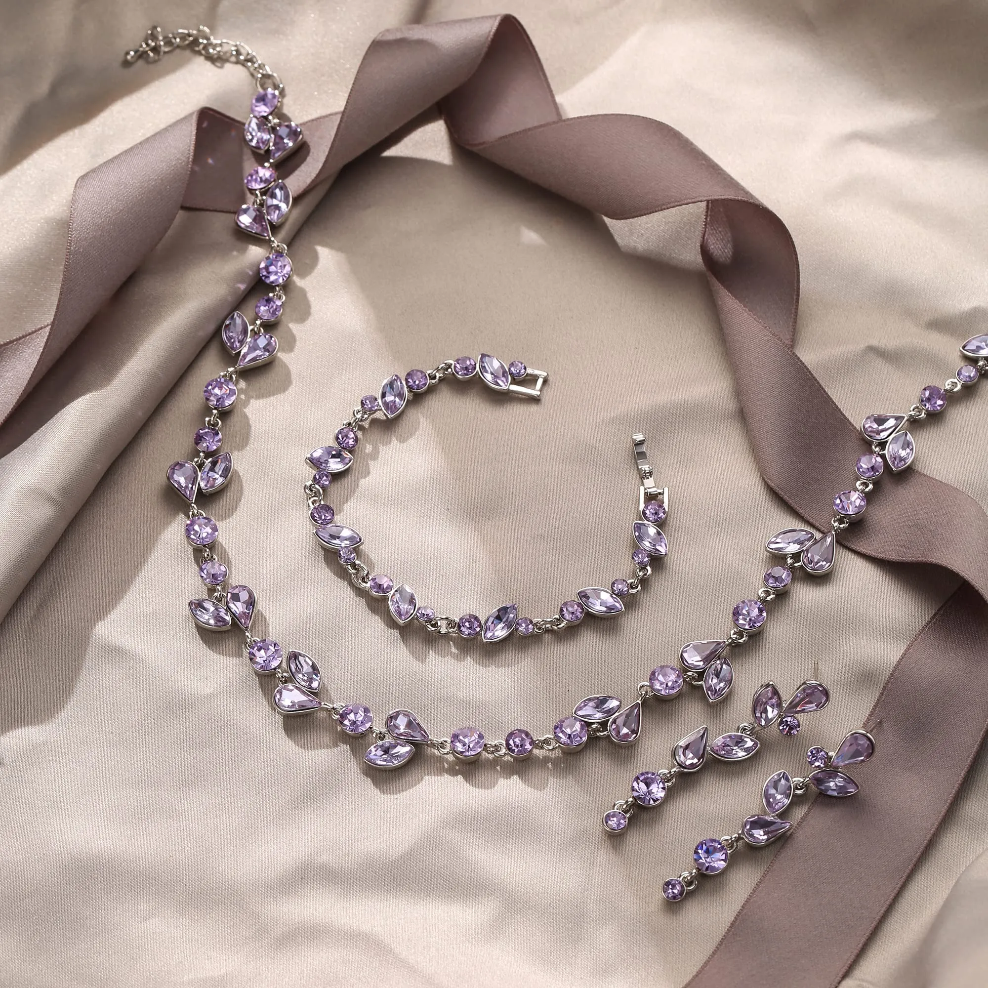 EVER FAITH Set di gioielli da sposa con cristalli a foglia, collana, orecchini e bracciale, viola chiaro argento - immagine 3