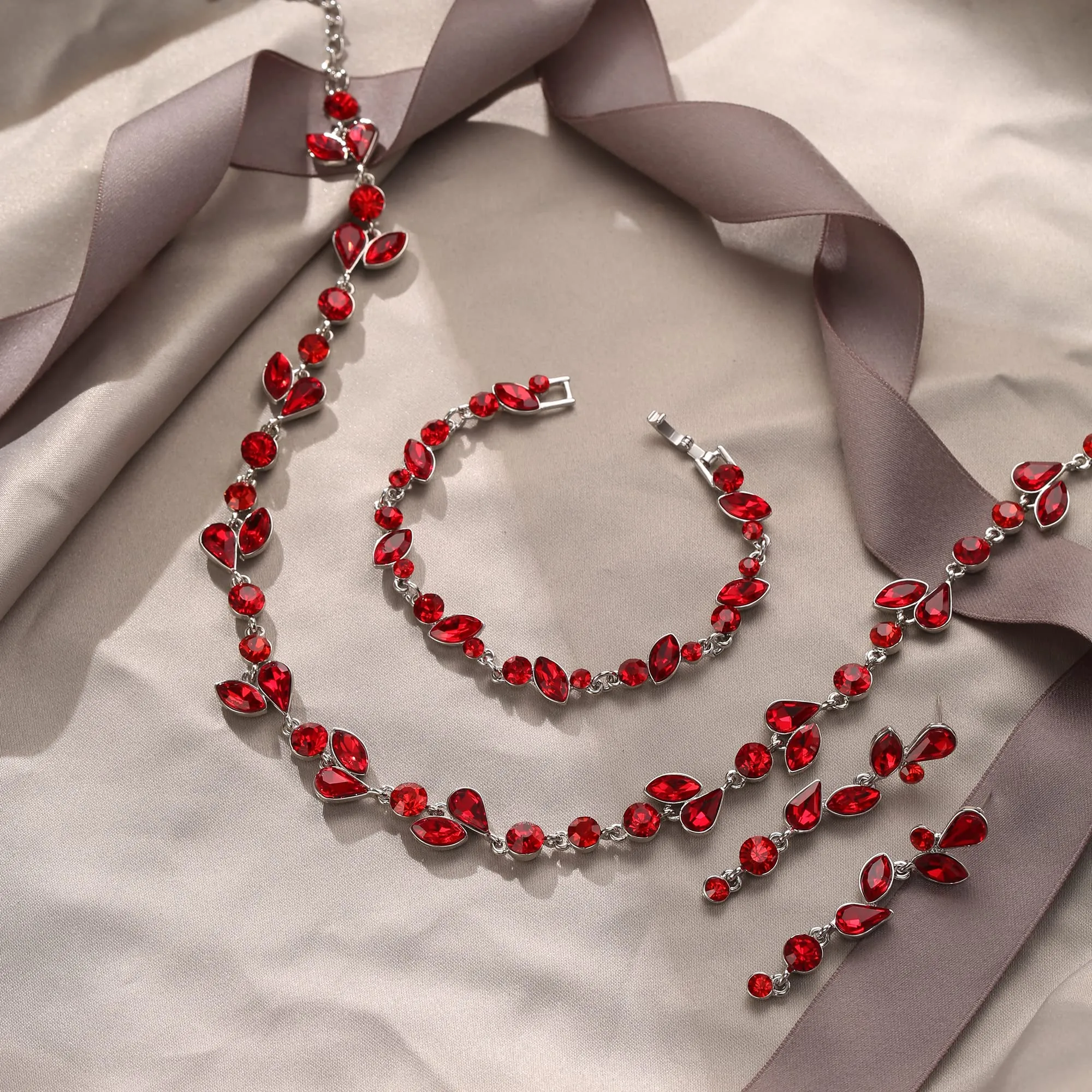 EVER FAITH Set di gioielli in cristalli per sposa, collana, orecchini e bracciale con strass a foglia marquise, Rosso Argento-fondo - immagine 3