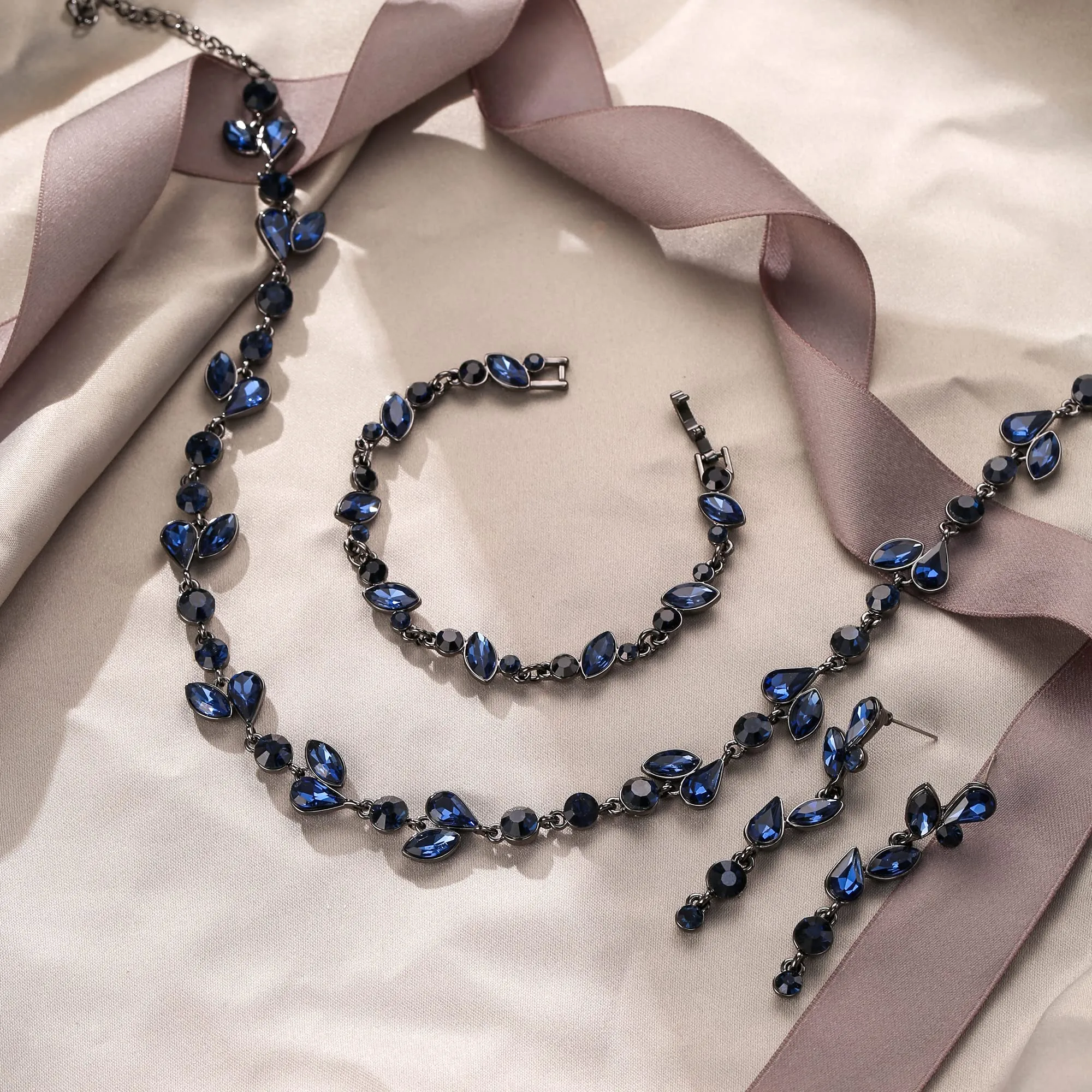 EVER FAITH Set di Gioielli in Cristalli con Collana e Orecchini a Foglia, Zaffiro Blu Nero-Fondo - immagine 3