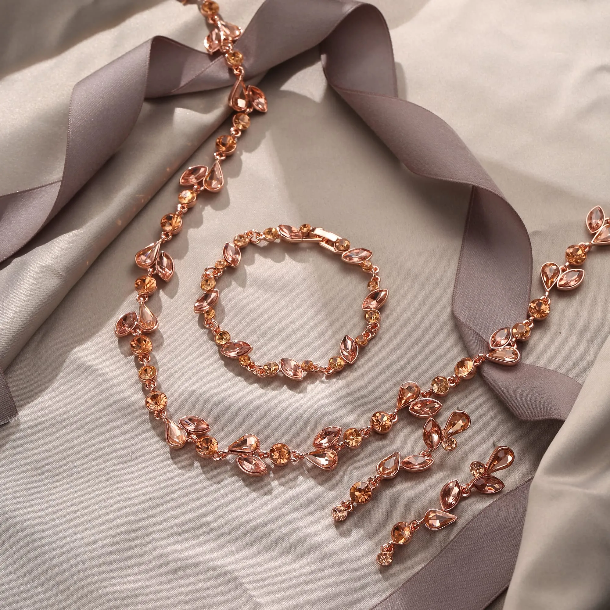 EVER FAITH Set di Gioielli da Sposa con Cristalli, Collana, Orecchini e Bracciale a Foglia in Strass, Champagne Rosa Oro-Fondo - immagine 3