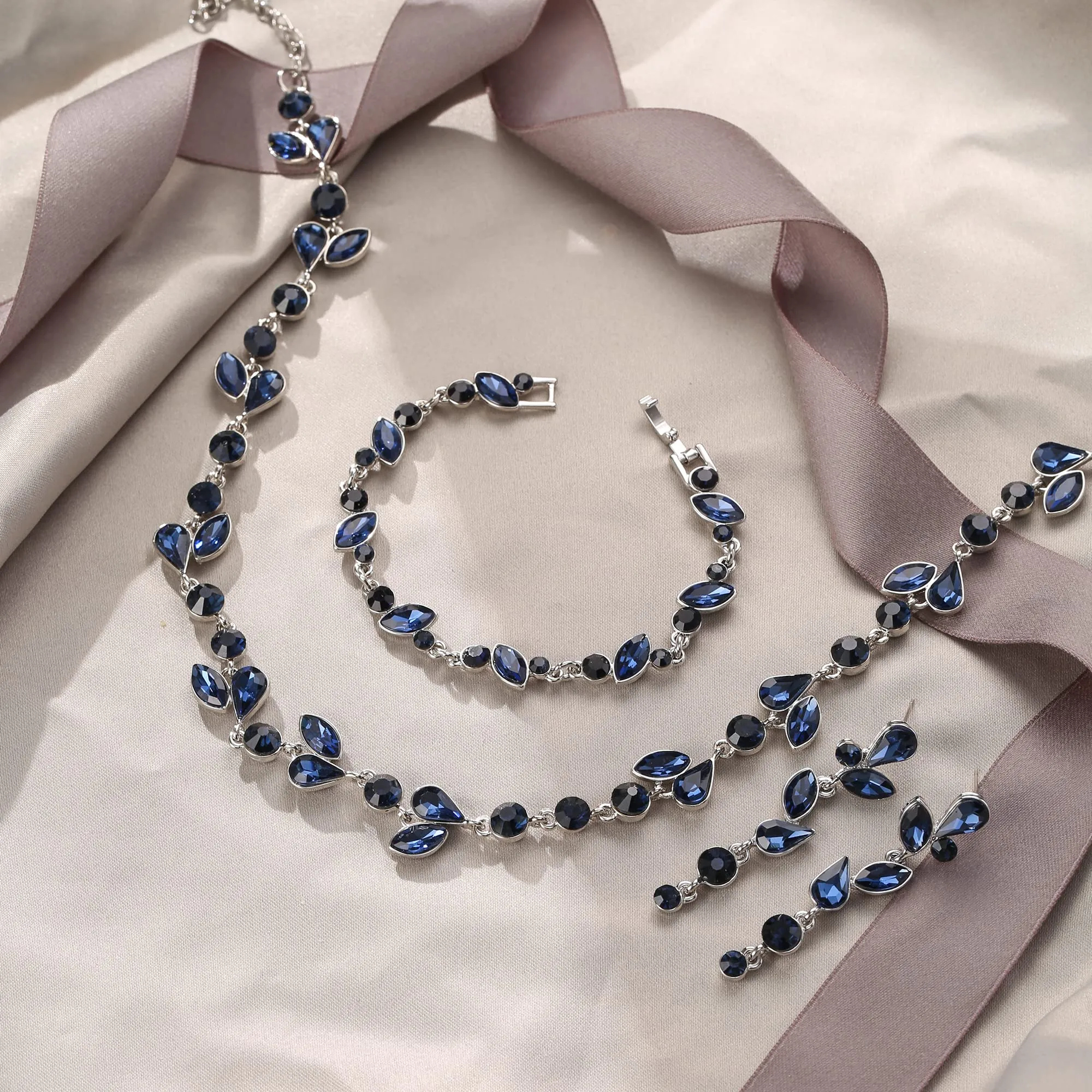 EVER FAITH Set Gioielli per Sposa con Cristalli Zaffiro Blu e Argento, Collana, Orecchini e Bracciale - immagine 3