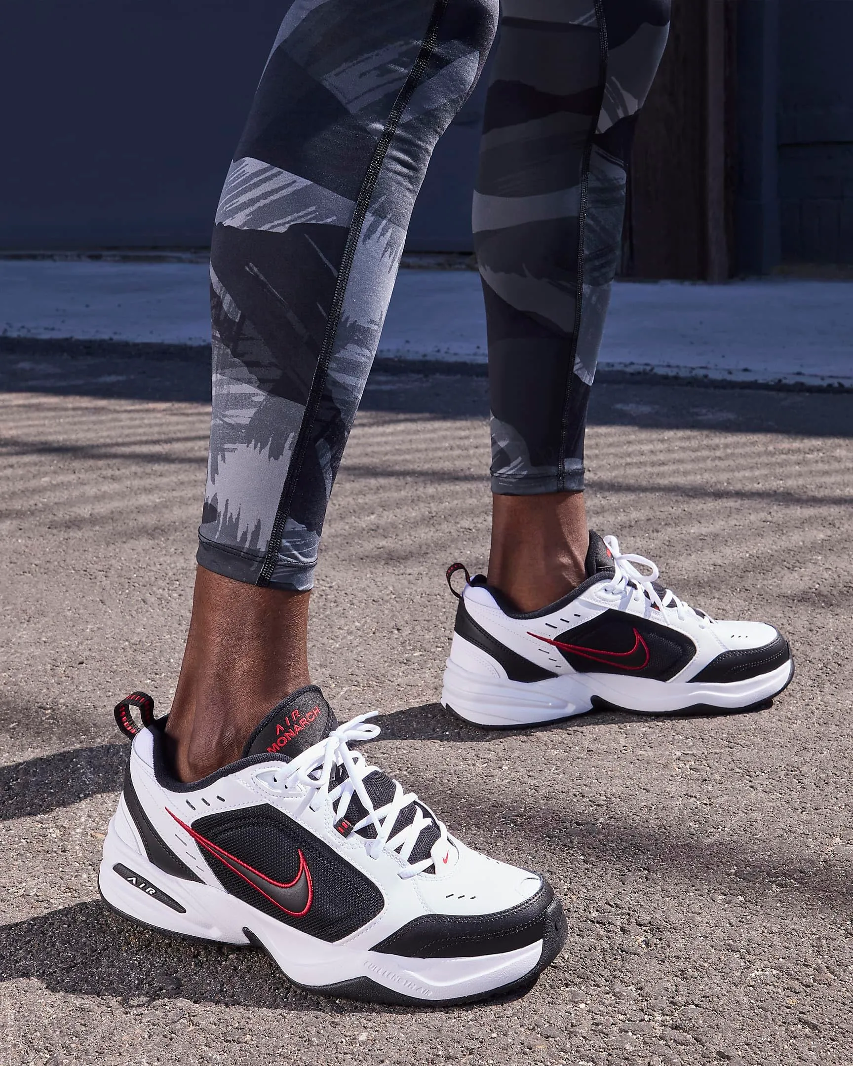 Nike Air Jordan 1 Mid Women's Basketball Shoes, White and Black, 47.5 EU - immagine 2