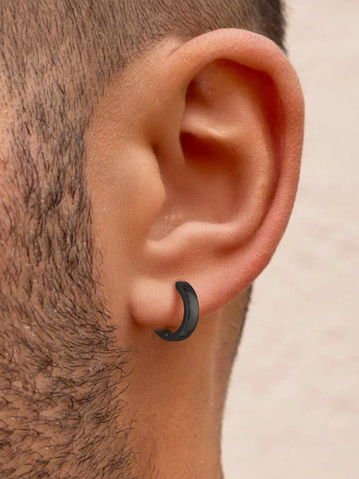 FaithHeart Orecchini a Cerchio Angolato Huggie in Acciaio Inossidabile Nero 9mm - immagine 9
