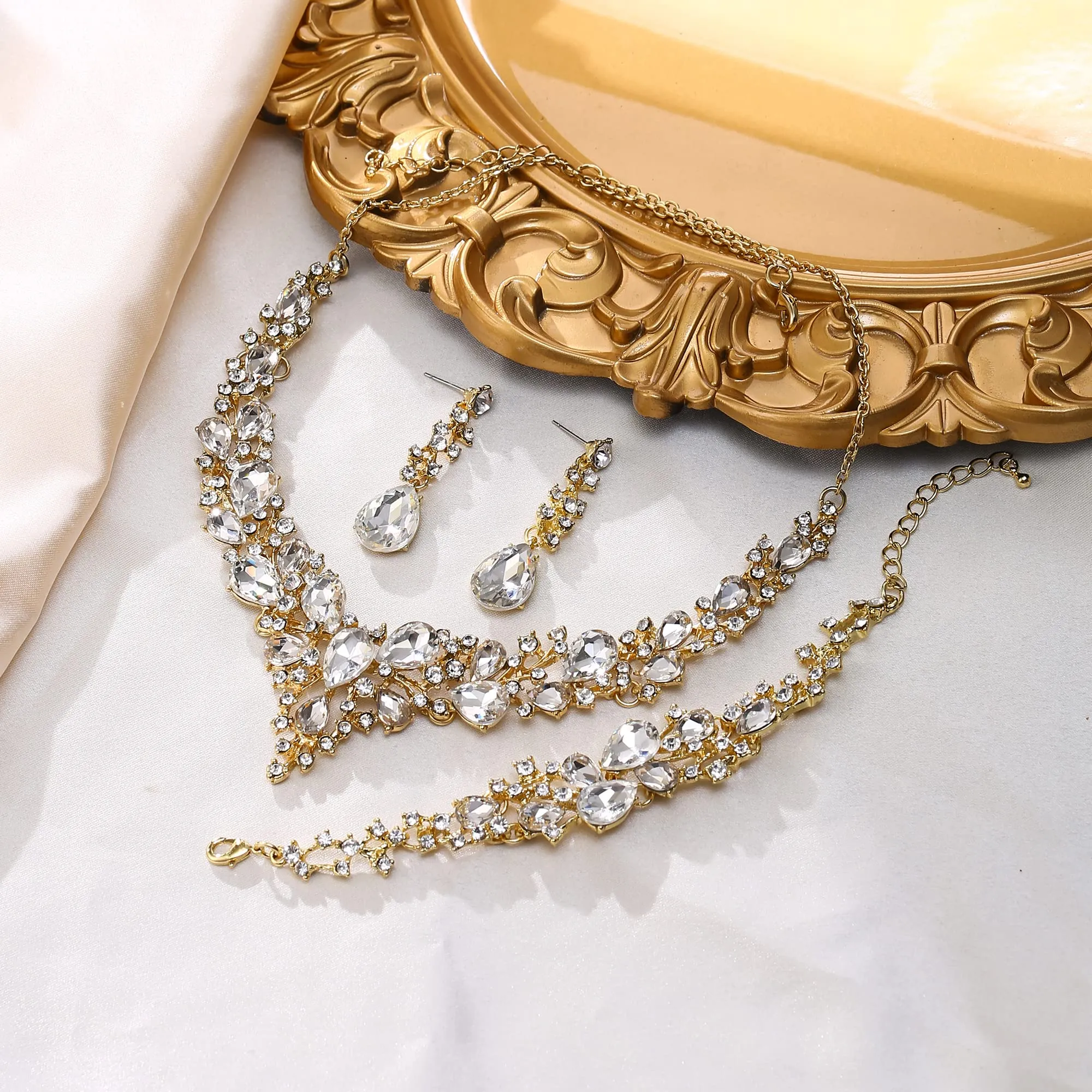 EVER FAITH Set Gioielli da Sposa con Cristalli Goccia Austriaci, Collana, Orecchini Pendenti e Bracciale, Oro Fondo Trasparente - immagine 5