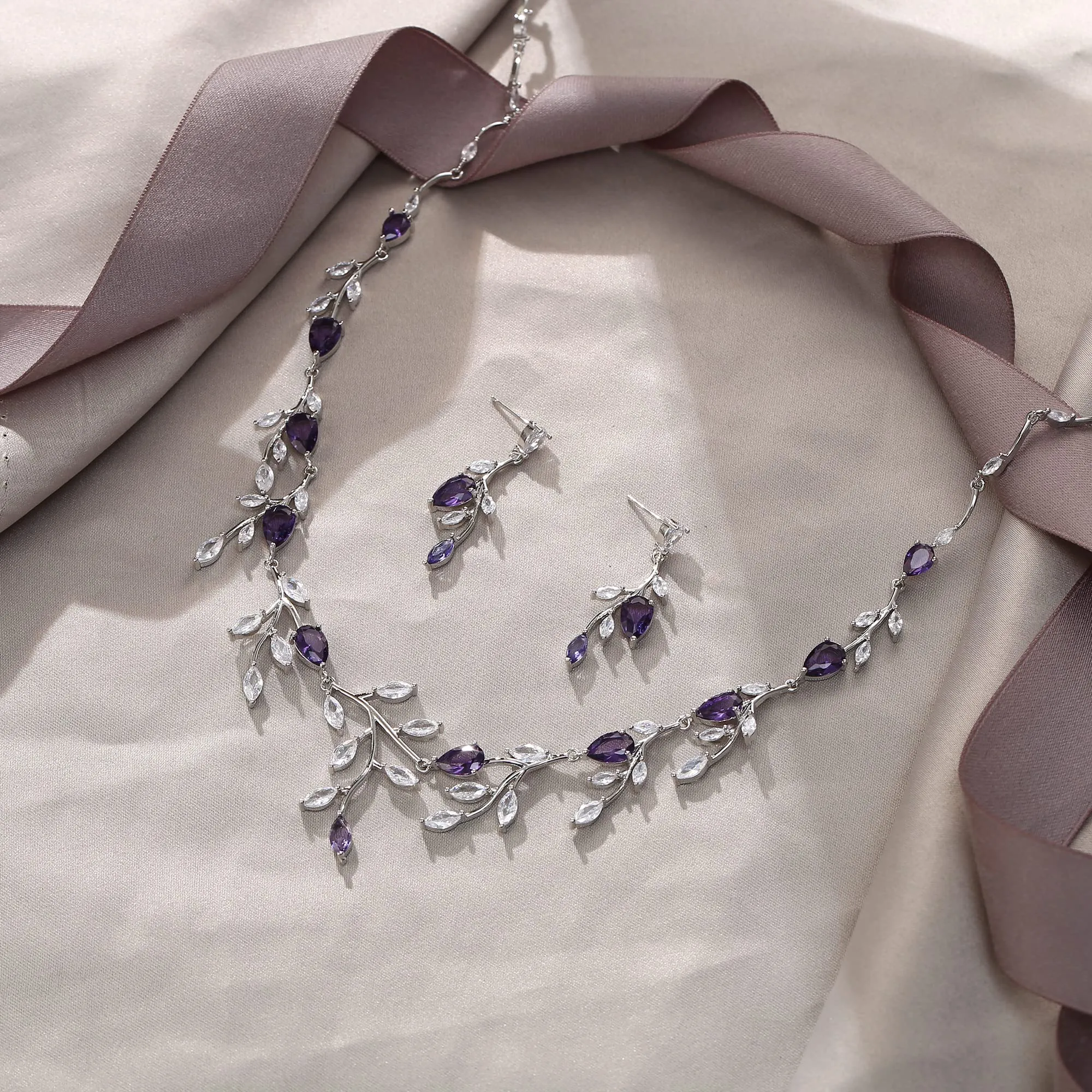 EVER FAITH Set di Gioielli Zirconia Cubica Pera Birthstone Foglia Collana e Orecchini, Viola Argento-Fondo - immagine 3