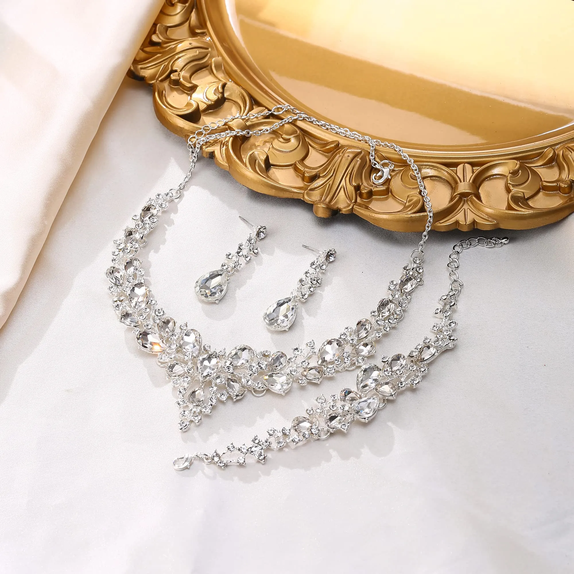 EVER FAITH Set Gioielli da Sposa con Collana a Grappolo, Orecchini Pendenti e Bracciale in Cristallo Goccia Austriaco, Bianco Argento Fondo - immagine 5