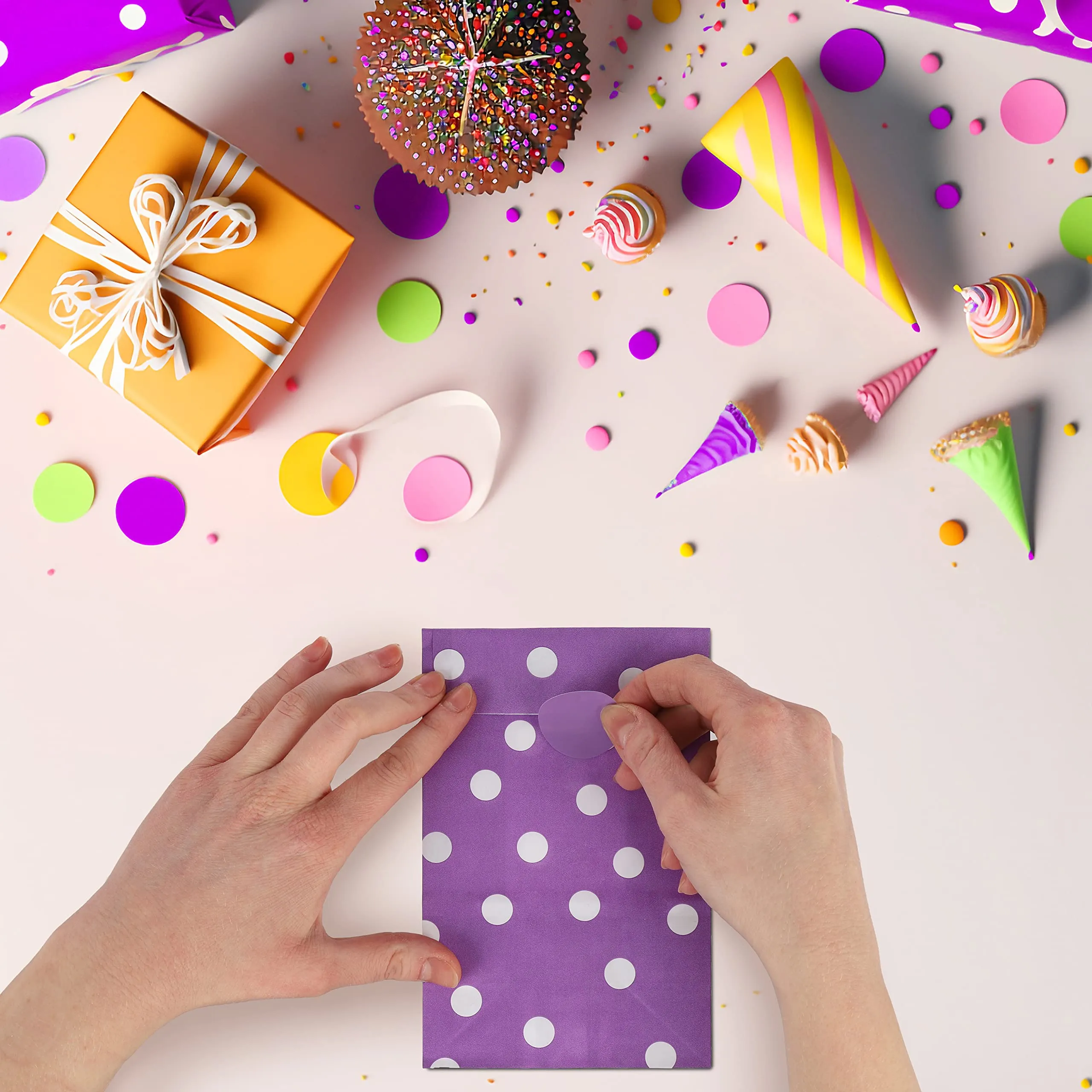 PAKNOR Sacchetti di carta regalo colorati con 96 adesivi, 40 pezzi - immagine 4