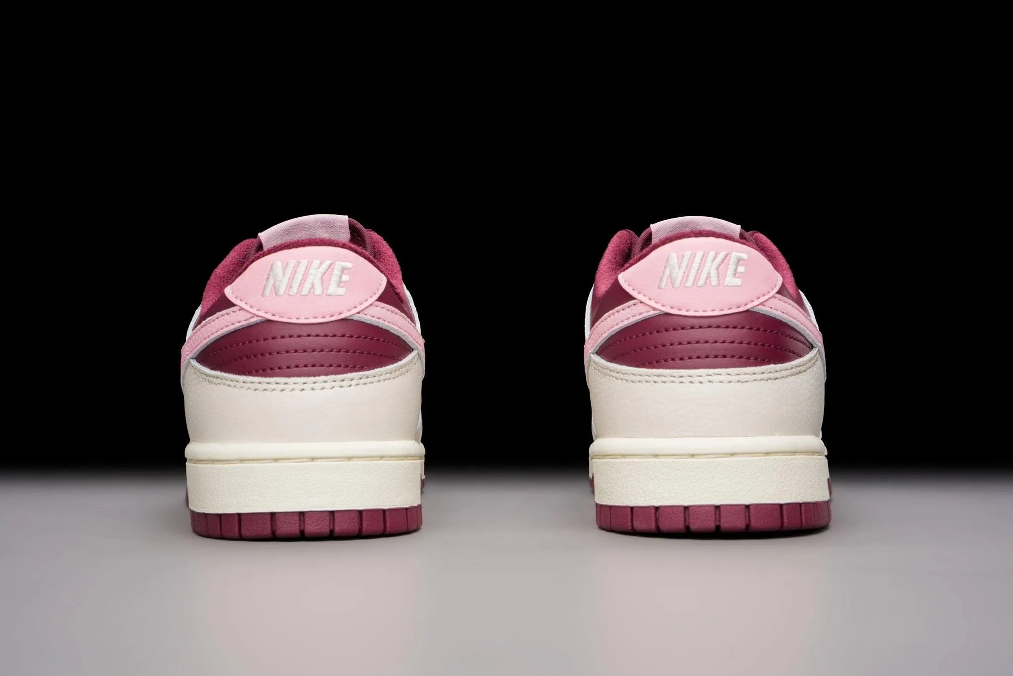 Nike Air Jordan 1 Mid Women's Basketball Shoes - Pale Ivory Medium Pink Light Night Maroon - 44.5 EU - immagine 6