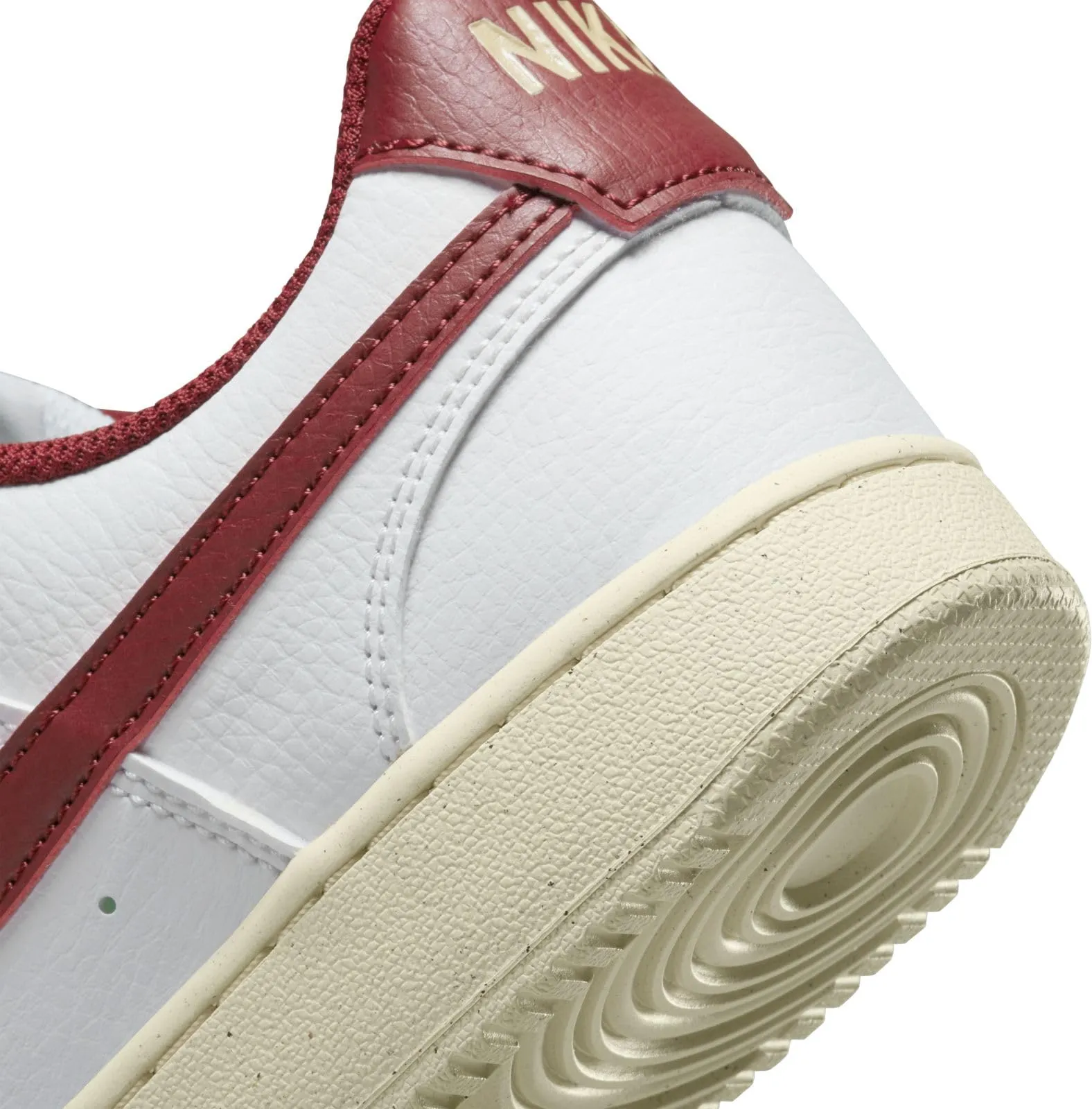 Nike Court Vision Lo NN Bianco/Rosso Squadra-Muslina-Mtlc Gold Star DH3158-106 - immagine 6
