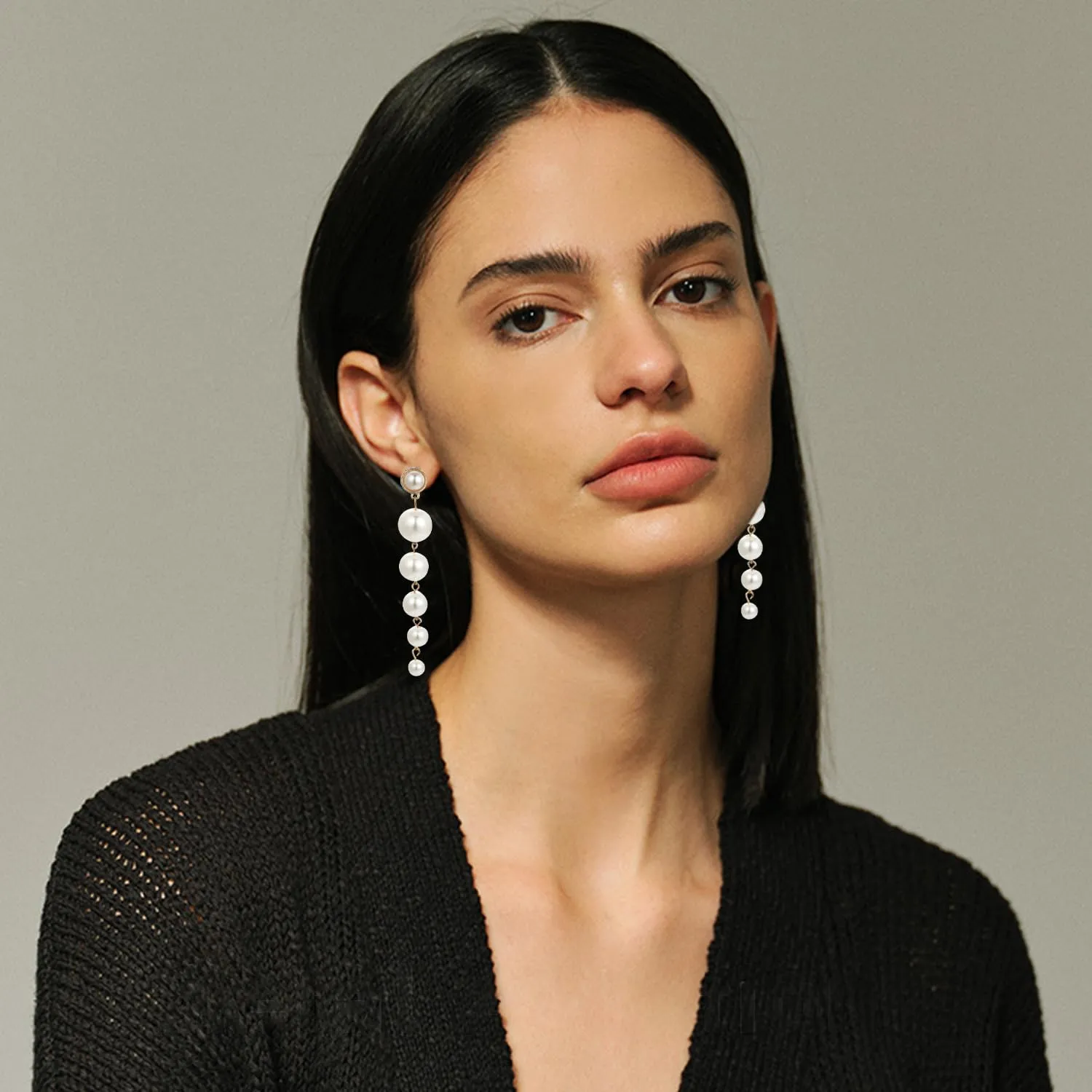 NYGGTYK Set di gioielli in perle da donna con collana, orecchini a goccia e bracciale multistrato - immagine 3