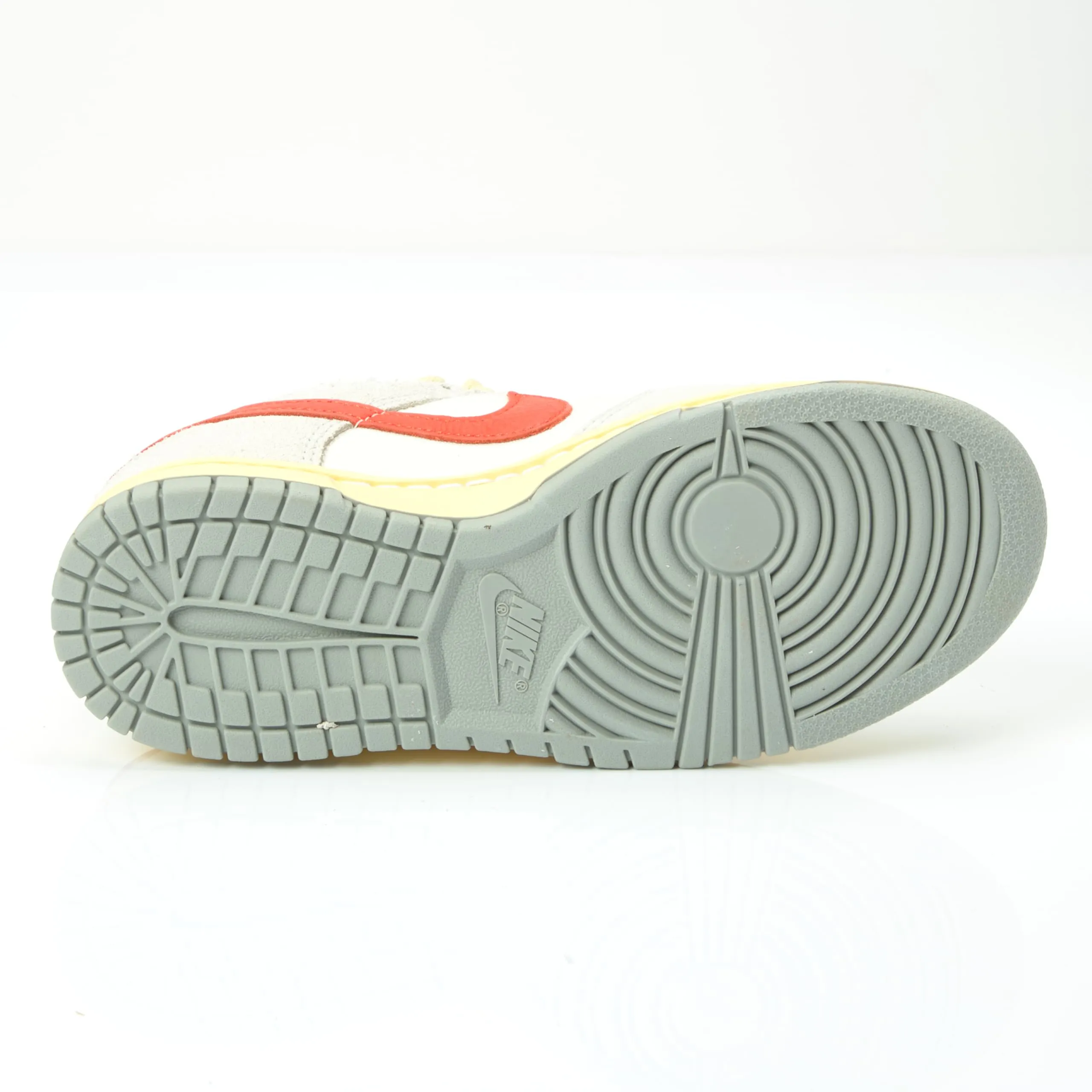 Nike Dunk Low Women's Basketball Shoes, Sail Picante Red Photon Dust, 45.5 EU - immagine 2