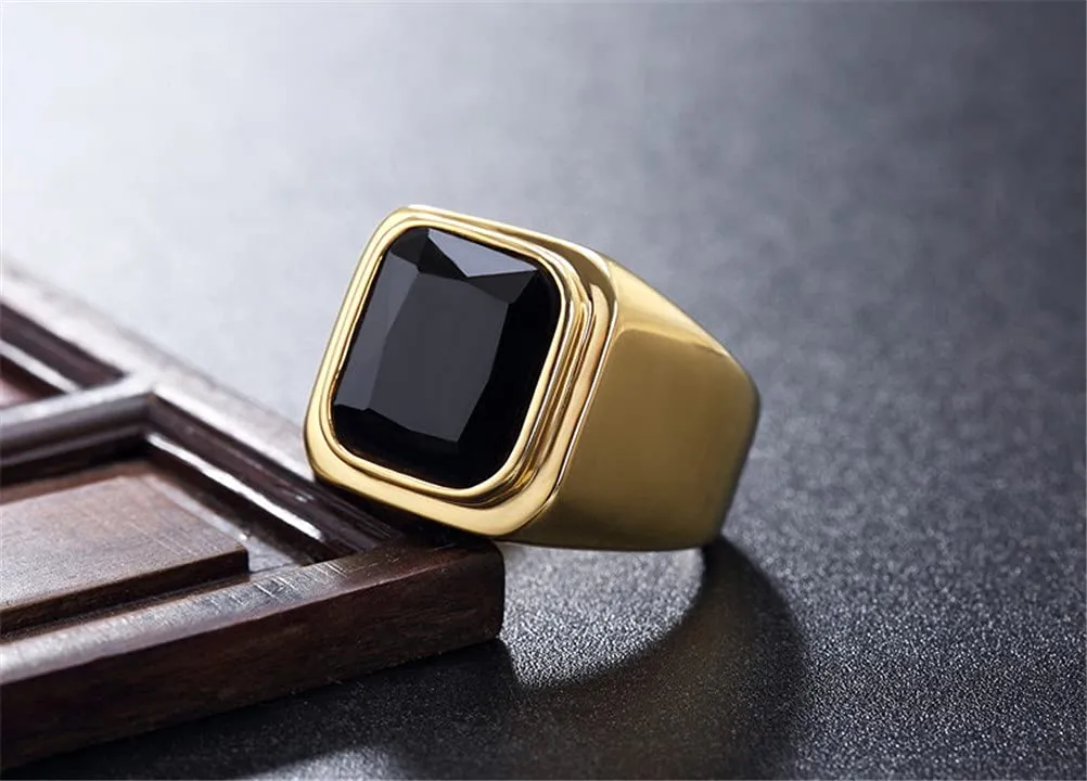 HIJONES Anello da Uomo in Acciaio Inossidabile Placcato Oro Nero con Zirconi Quadrati Vintage, Misura 35 - immagine 2
