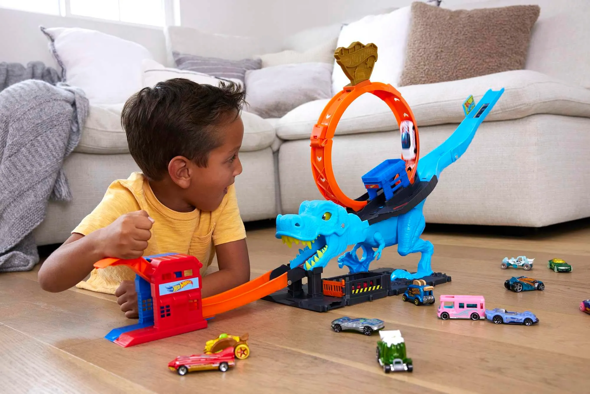 Hot Wheels City Pista con T-Rex e 1 macchinina, HNP77 - immagine 2