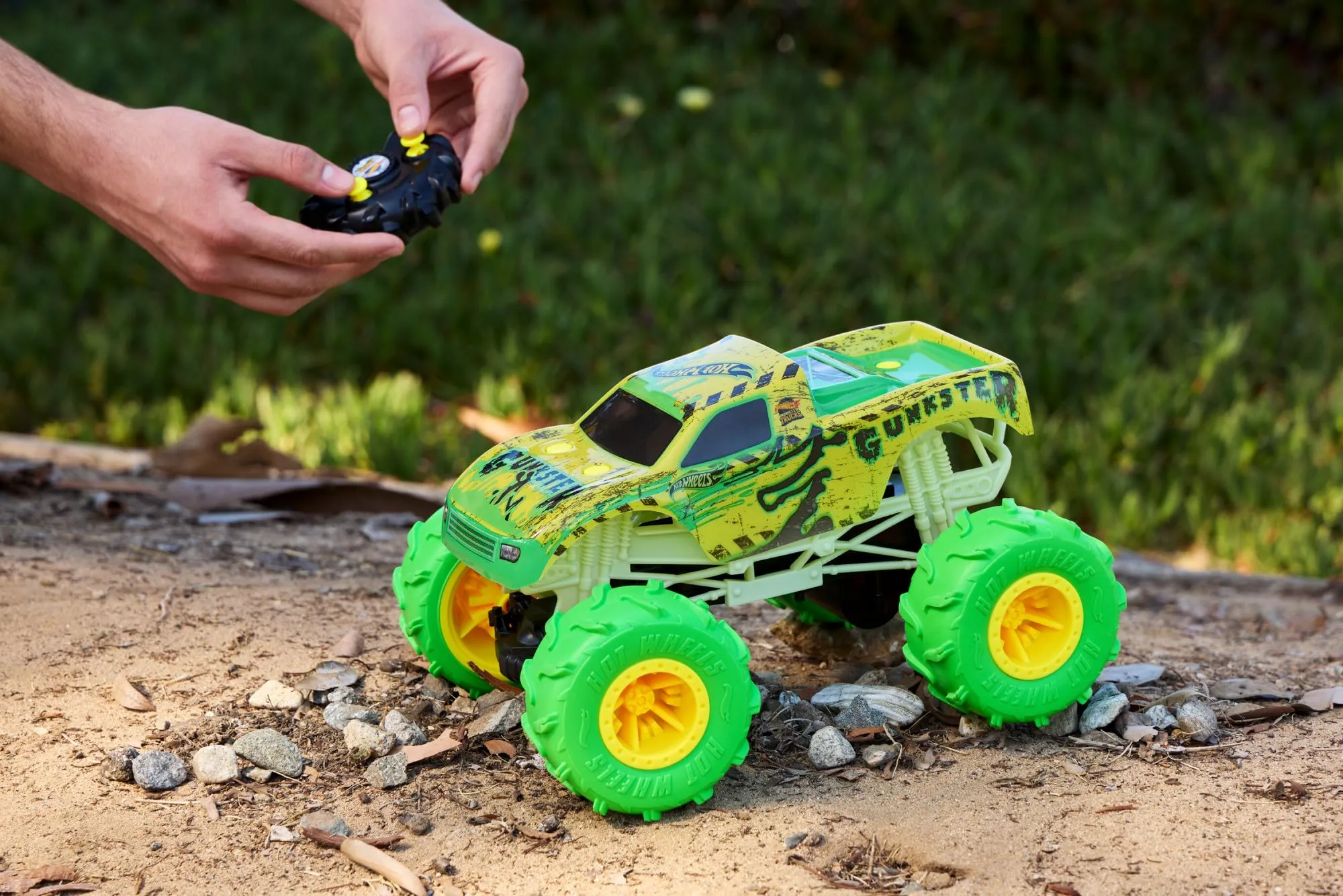 Hot Wheels Monster Trucks Gunkster Camion Radiocomandato 1:15 HTP15 - immagine 4