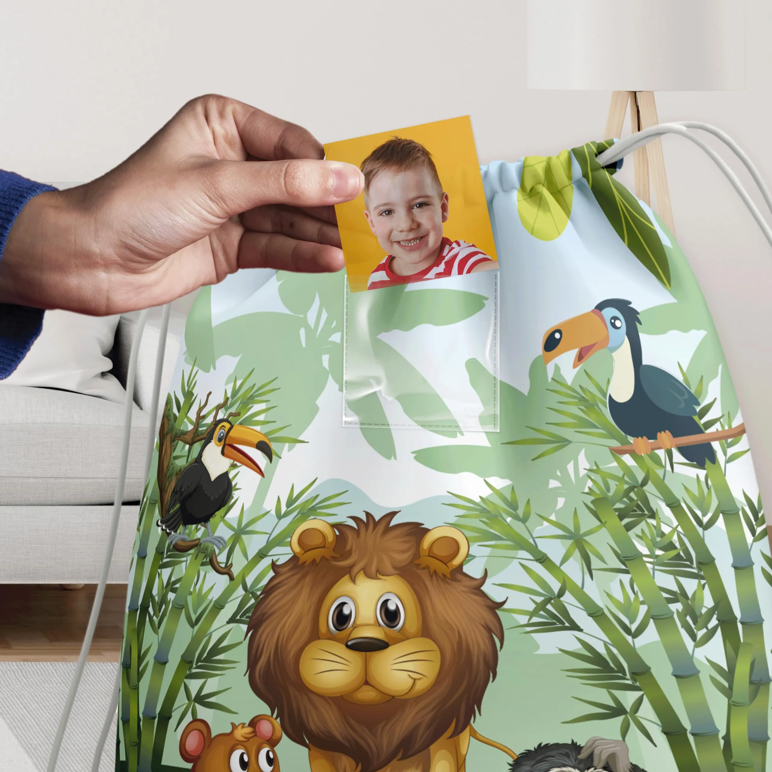 KAÏDENSÏ Sacca Asilo Personalizzata Giungla, Zainetto Asilo Nido 32x40 cm con Tasca Interna - immagine 4
