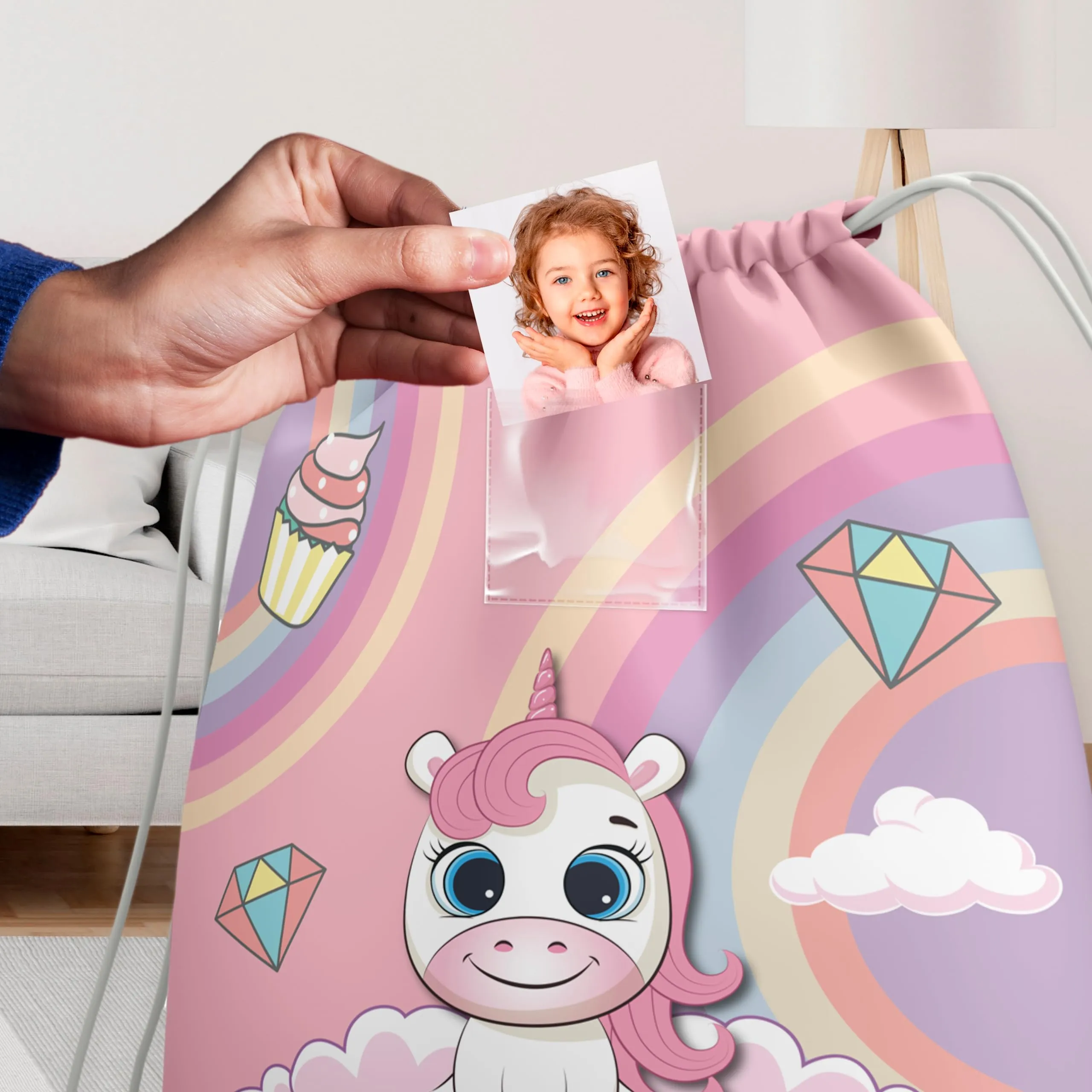 KAÏDENSÏ Sacca Asilo Personalizzata Unicorno, Zainetto Asilo Nido 32x40 cm con Tasca Interna - immagine 4