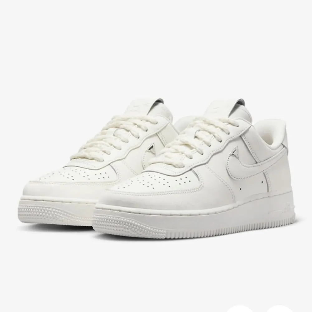 Nike Air Force 1 '07 LV8 da donna, 8.5 - immagine 2