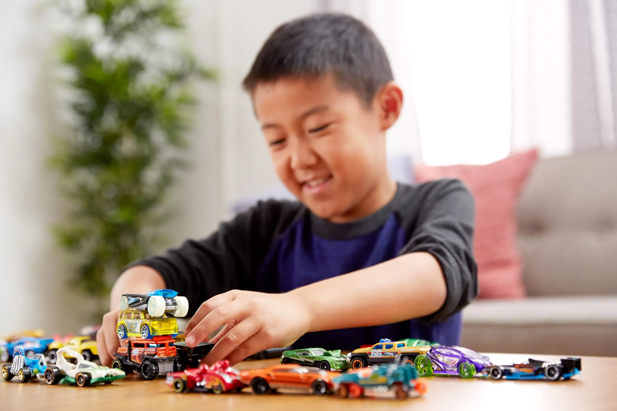 Hot Wheels Confezione da 8 auto e camion, scala 1:64 - immagine 3