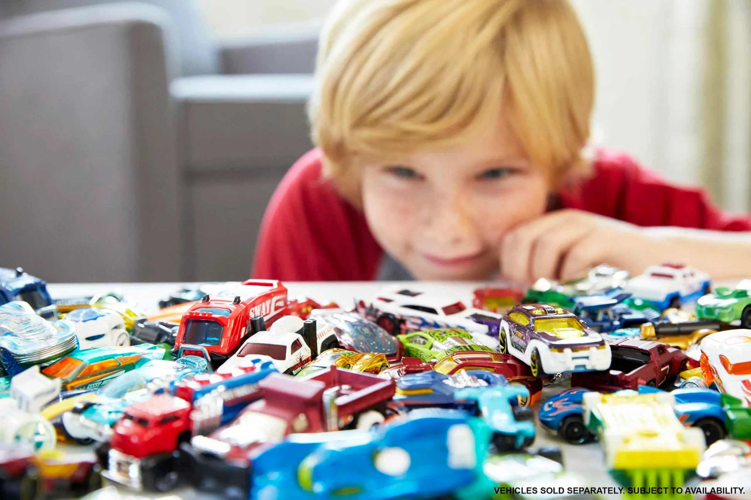 Hot Wheels Confezione da 8 auto e camion, scala 1:64 - immagine 4