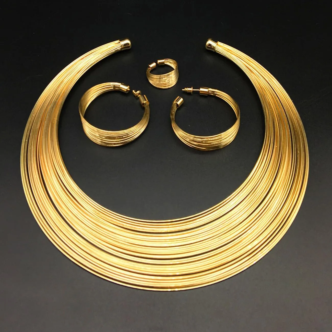 TOEECY Set di Gioielli in Stile Africano 5 Pezzi Collana Choker, Bracciale, Orecchini e Anello - Oro - immagine 3