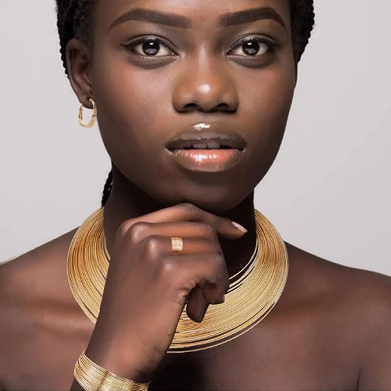 TOEECY Set di Gioielli in Stile Africano 5 Pezzi Collana Choker, Bracciale, Orecchini e Anello - Oro - immagine 7
