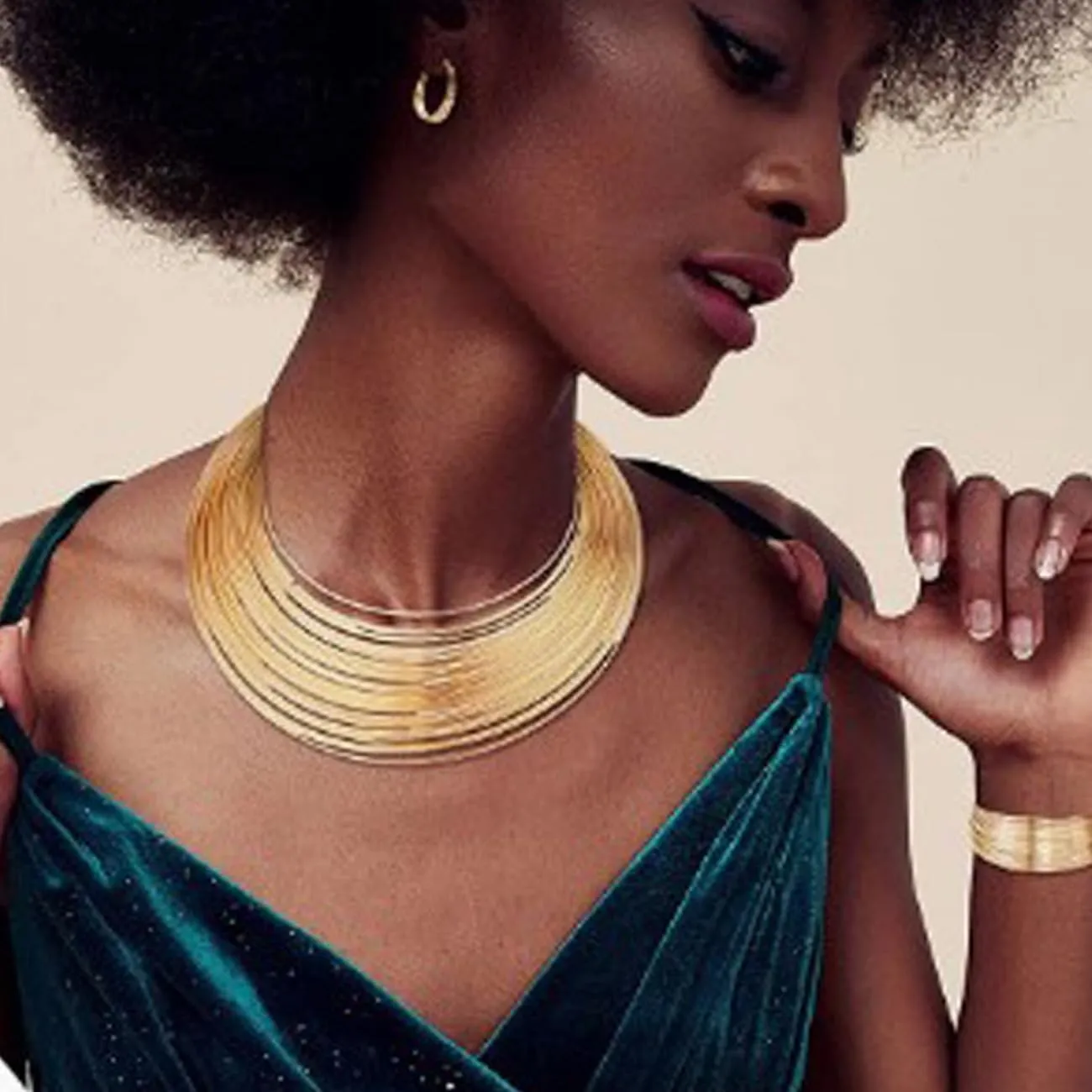 TOEECY Set di Gioielli in Stile Africano 5 Pezzi Collana Choker, Bracciale, Orecchini e Anello - Oro - immagine 8