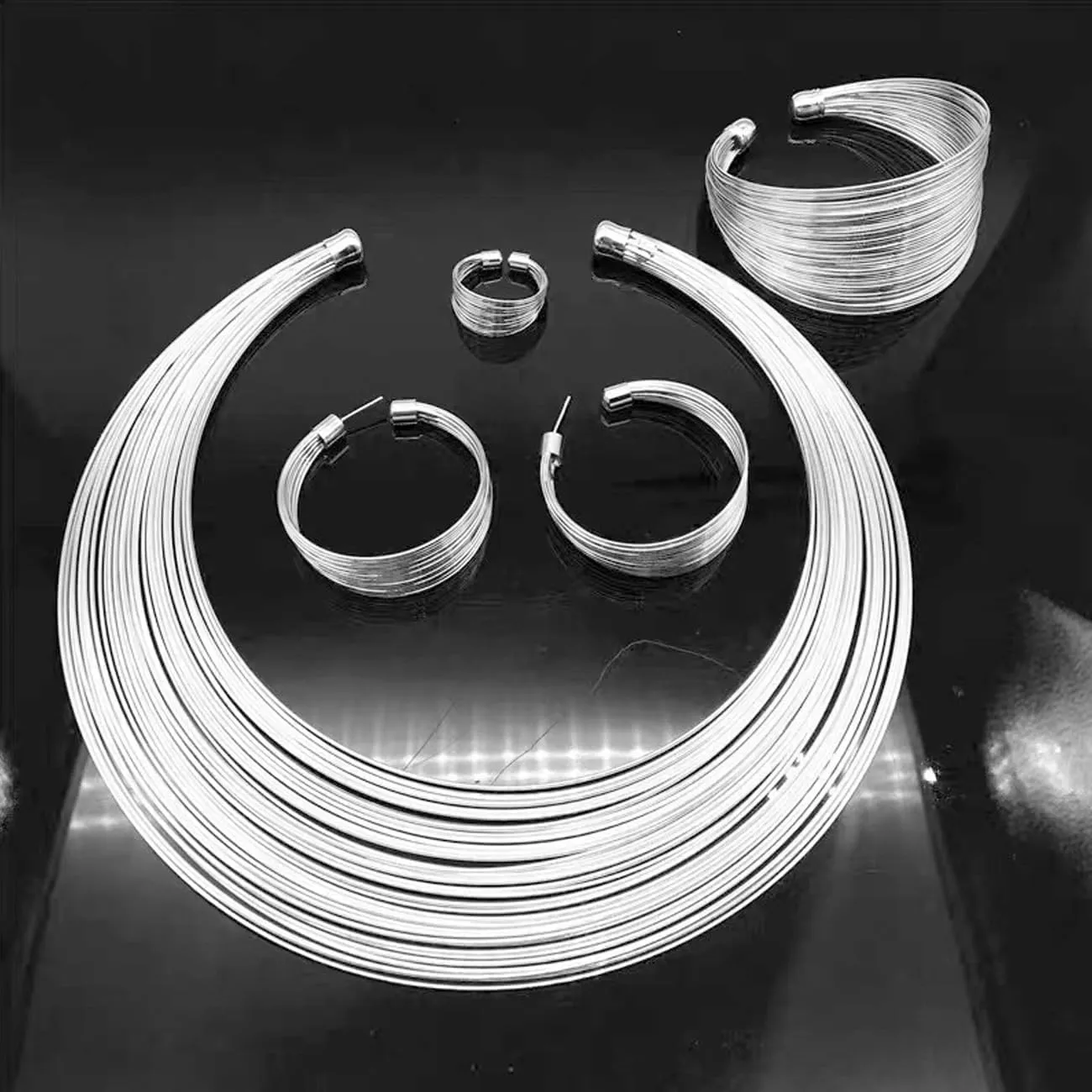 TOEECY Set Gioielli Stile Africano 5 Pezzi - Collana Choker, Bracciale, Orecchini e Anello (Argento) - immagine 2