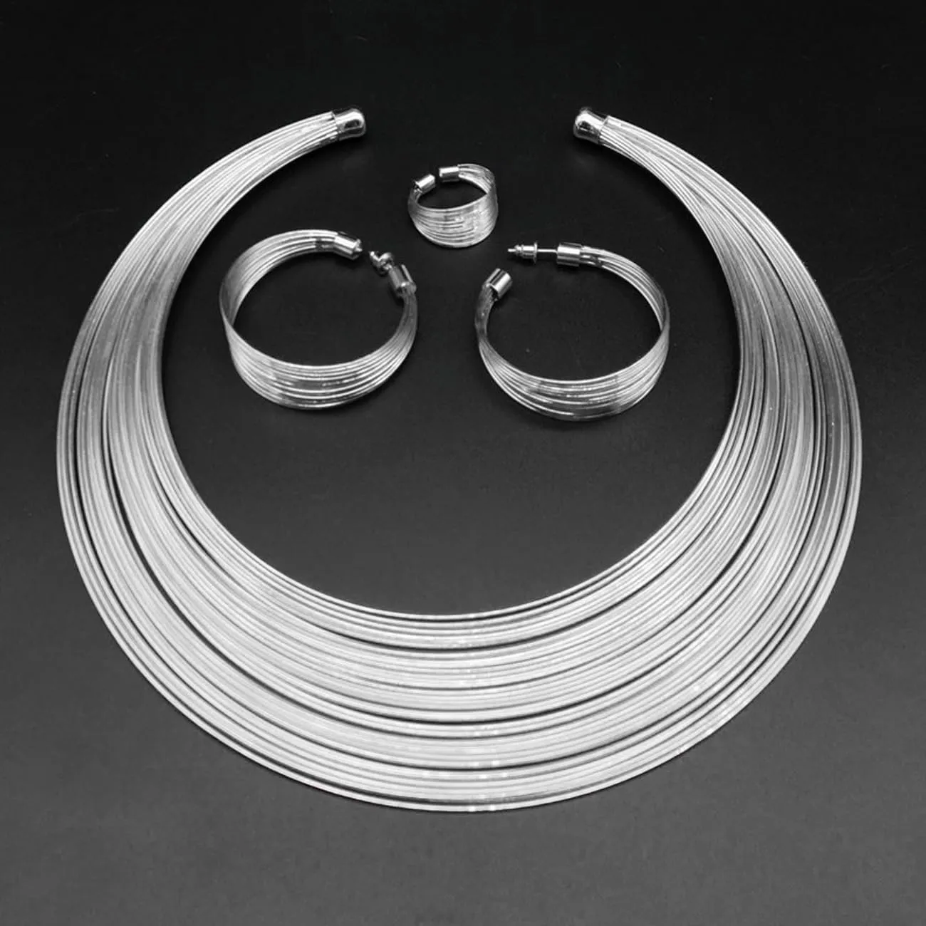 TOEECY Set Gioielli Stile Africano 5 Pezzi - Collana Choker, Bracciale, Orecchini e Anello (Argento) - immagine 3